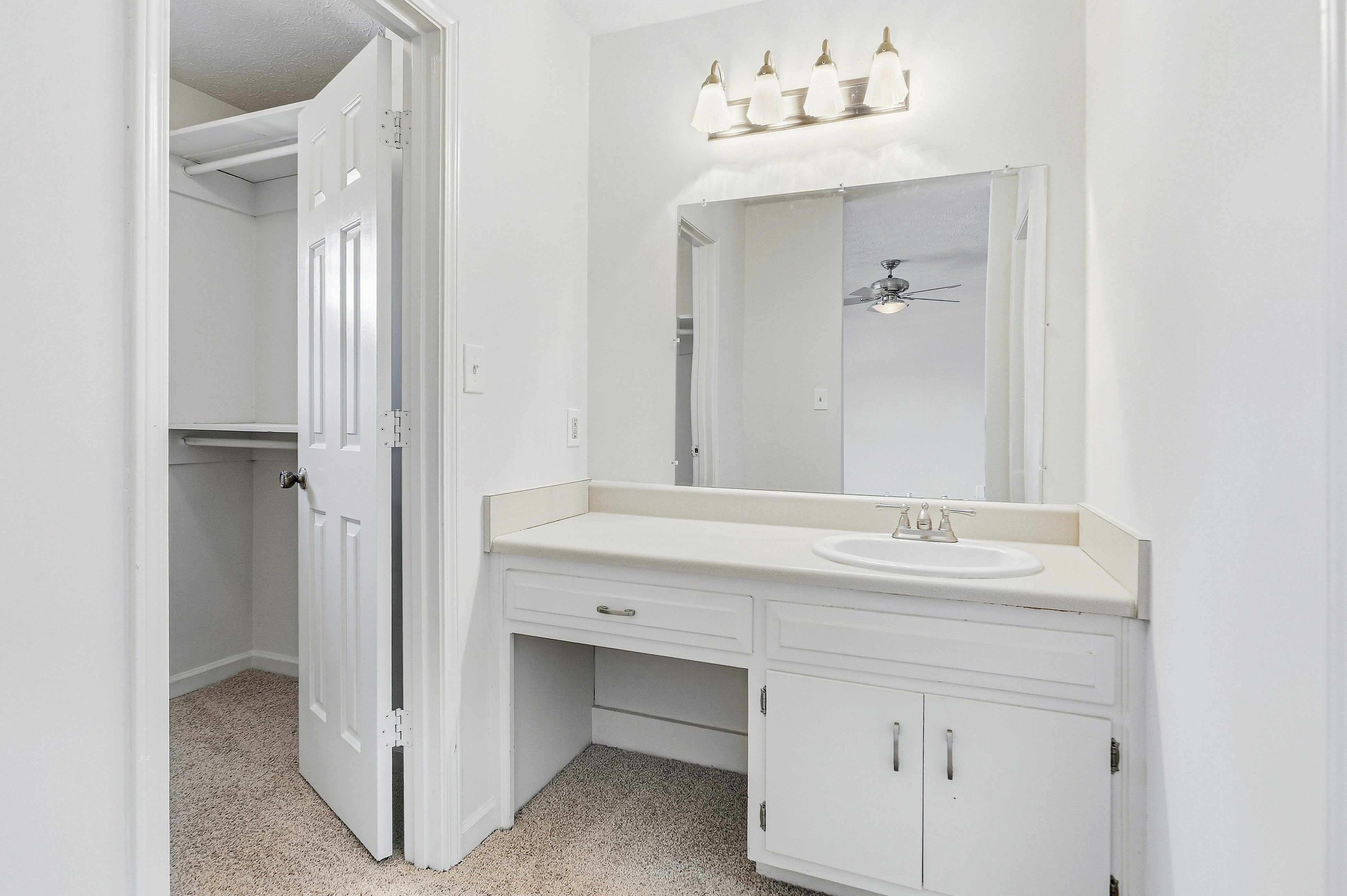 Photo 10 of 24 of 6305 Windsor Trace Dr, Peachtree Corners, GA