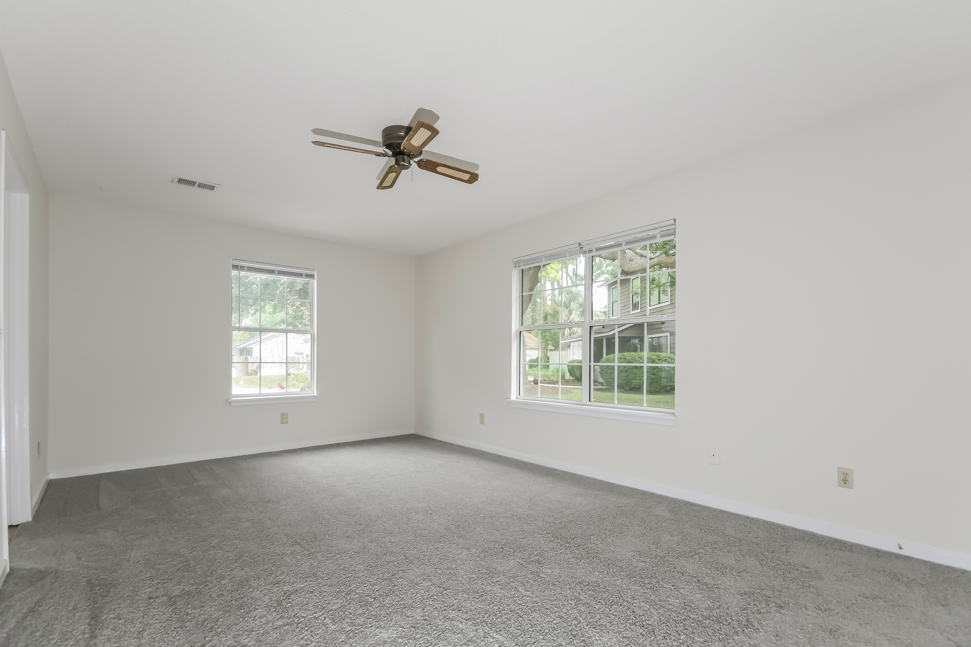 Photo 12 of 22 of 2054 Willowdale Ct, Mount Pleasant, SC