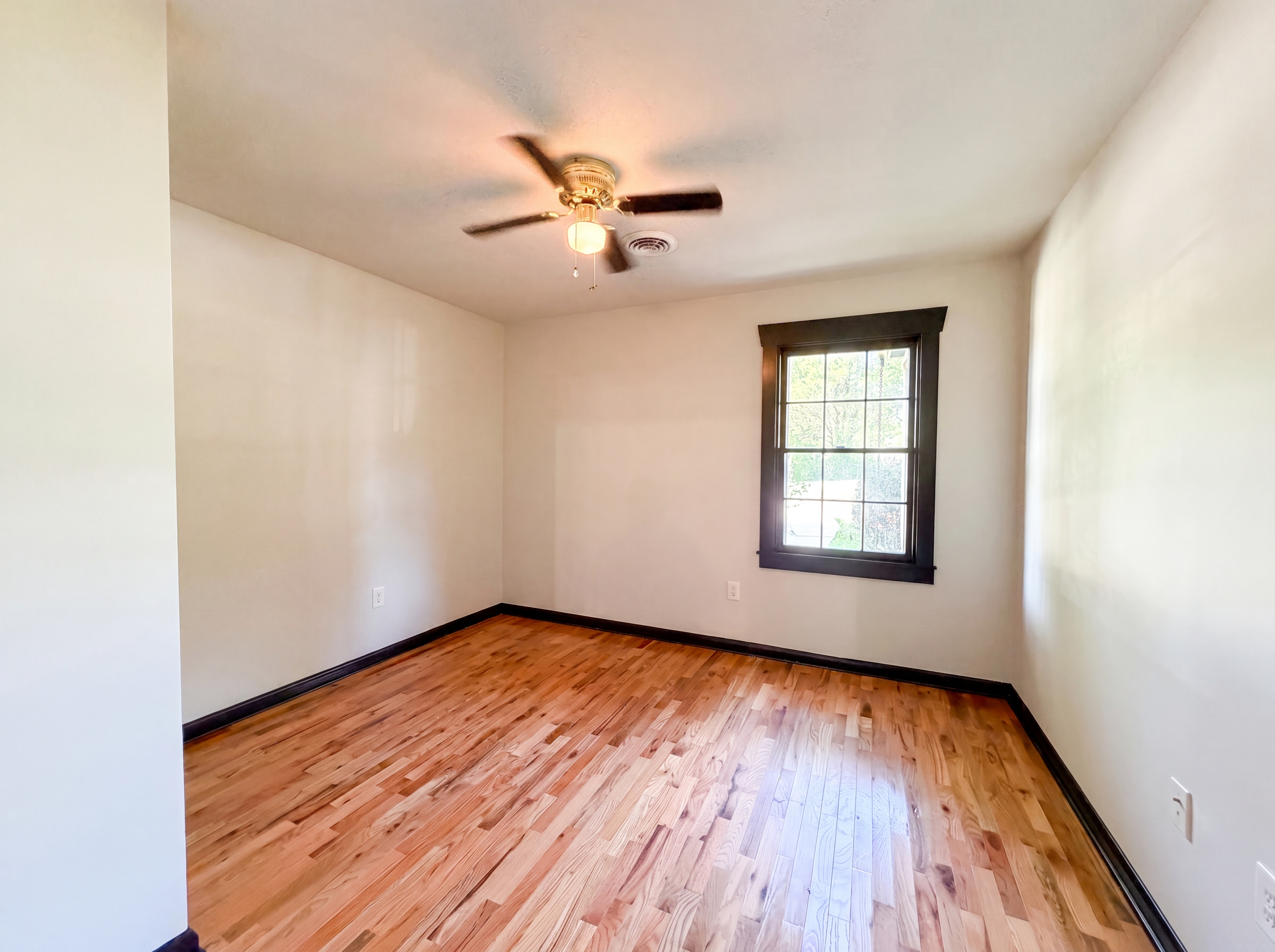 Photo 9 of 20 of 509 Drake Ave, Nashville, TN