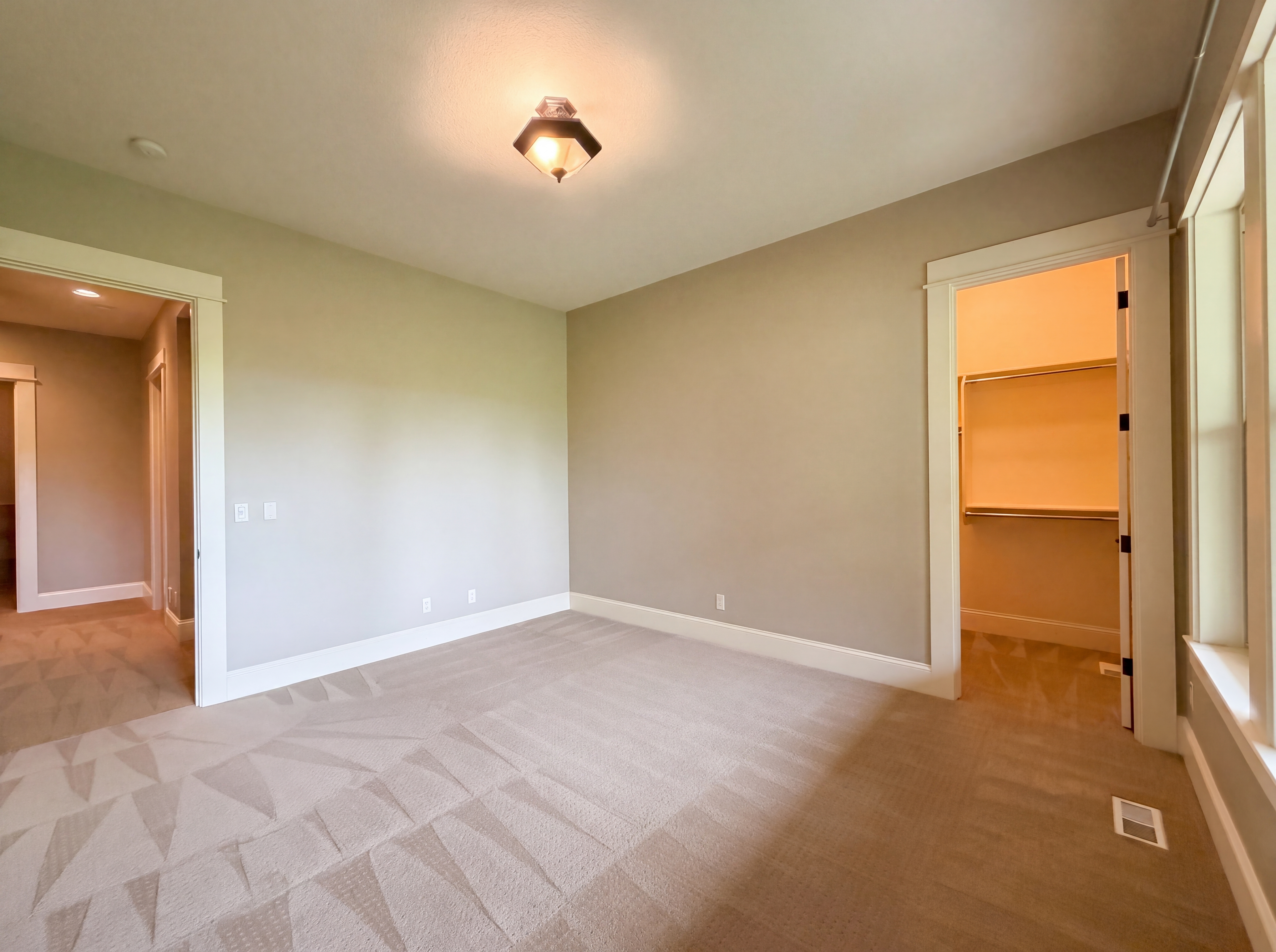 Photo 4 of 32 of 2835 NW Pinnacle Dr, Portland, OR