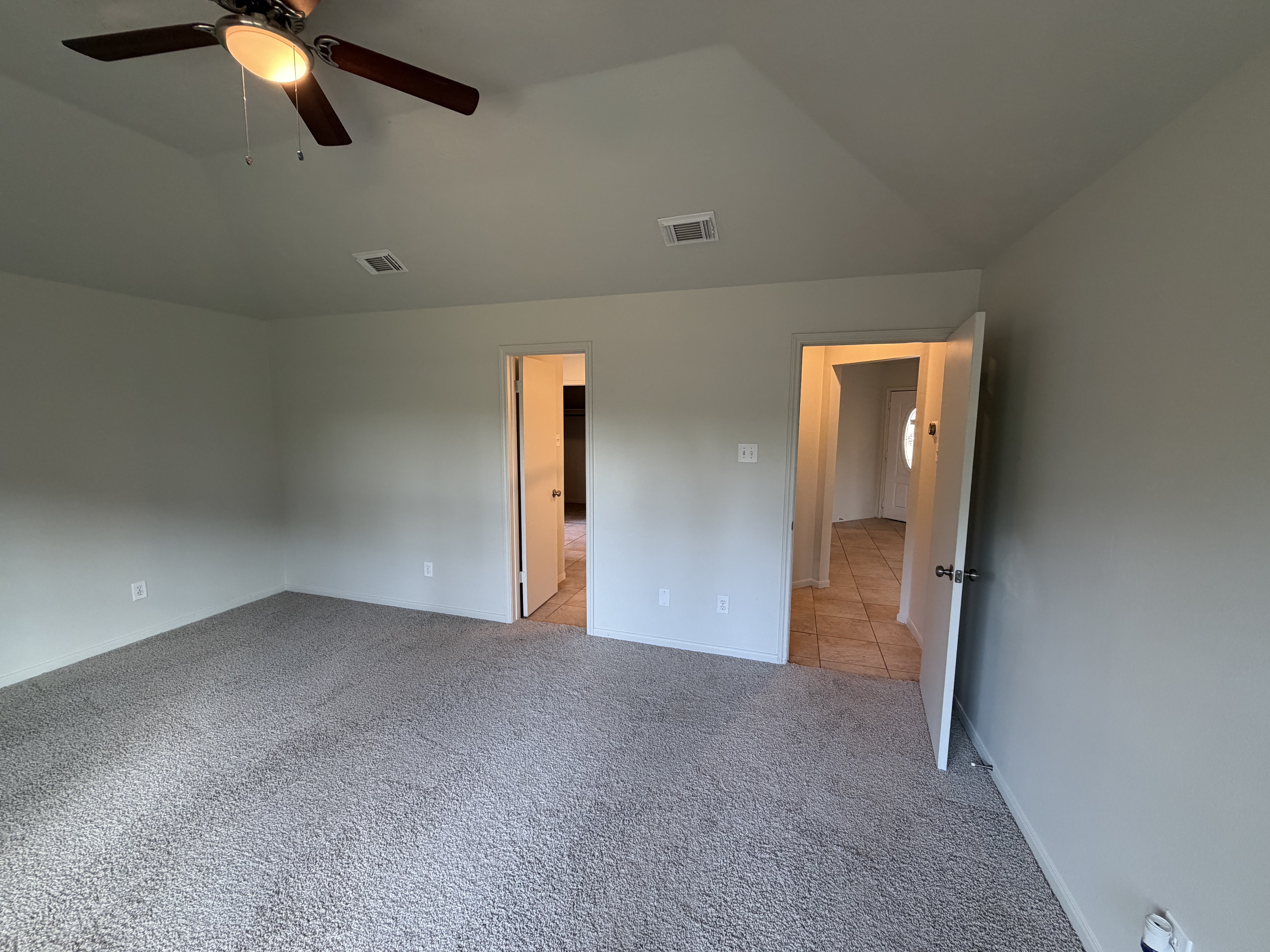 Photo 4 of 18 of 18614 Twigsworth Ln, Humble, TX