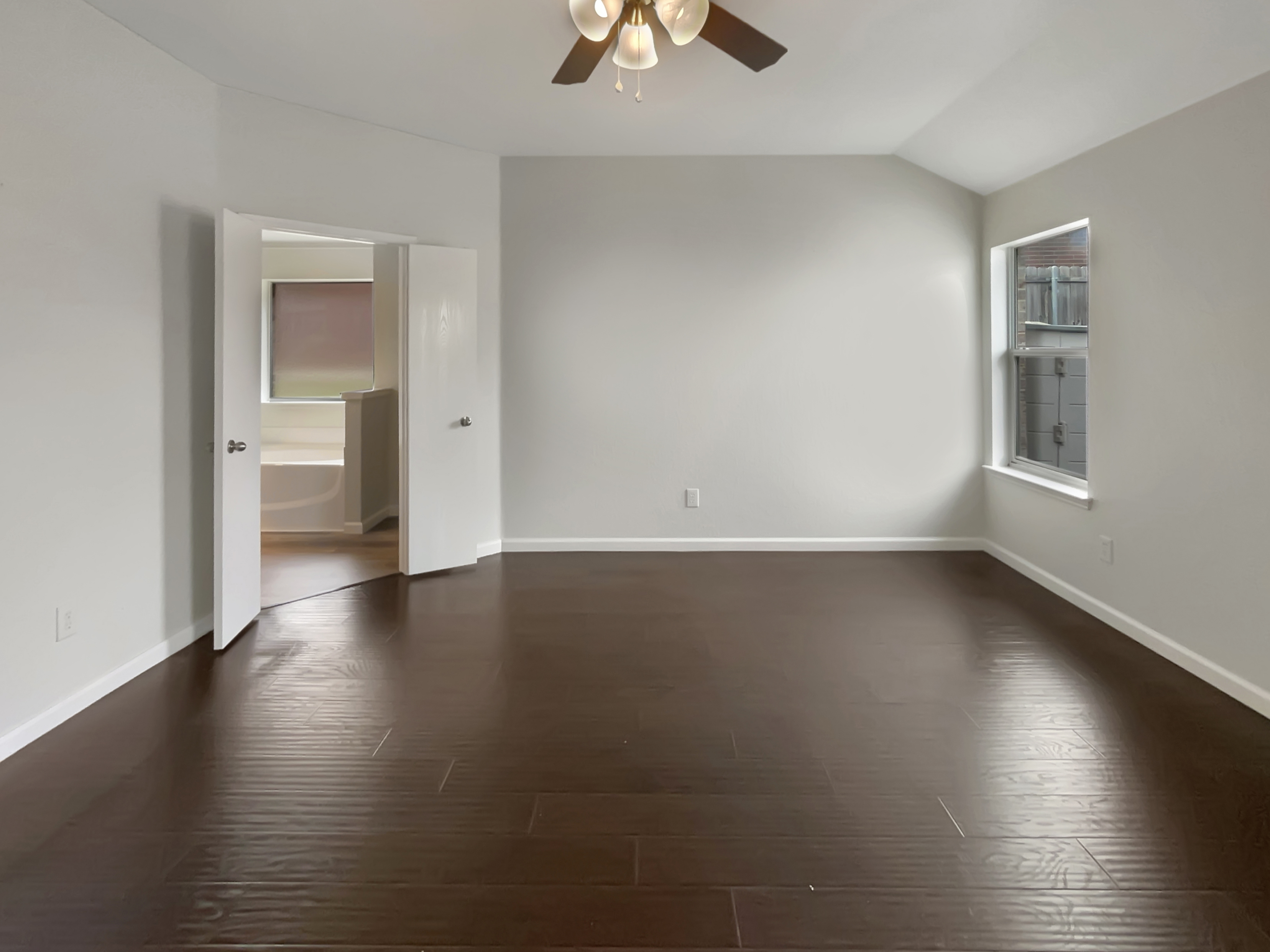Photo 4 of 22 of 1649 Silverstone Dr, Weatherford, TX
