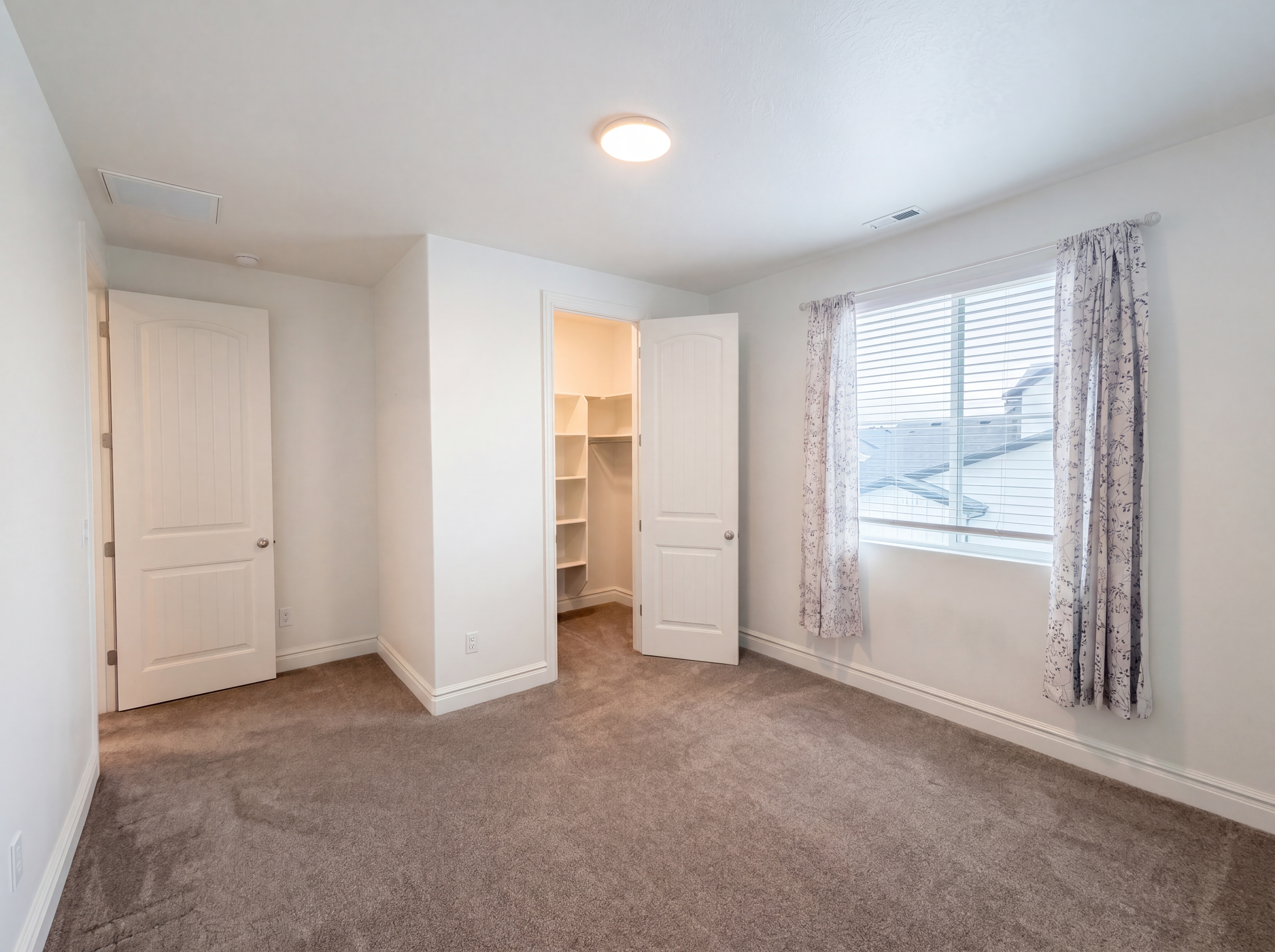 Photo 4 of 32 of 1251 N 2525 W, Clinton, UT