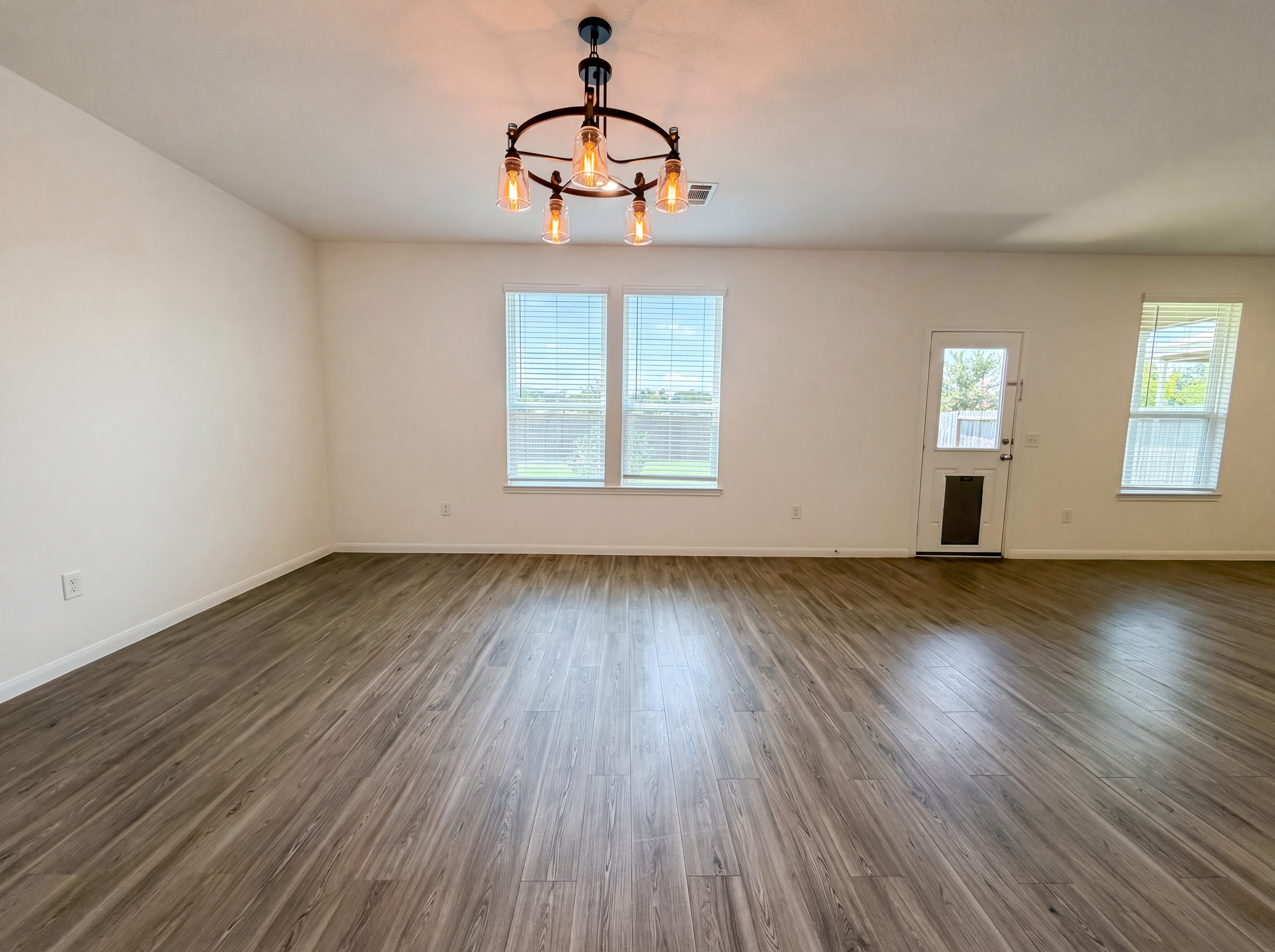 Photo 7 of 24 of 25635 Balsamroot Dr, Magnolia, TX
