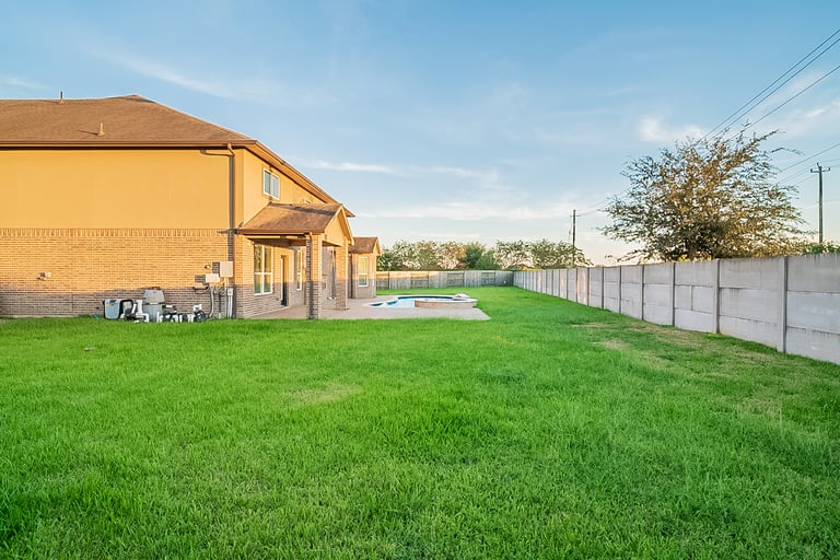 Photo 33 of 34 - 2208 Hannah Creek Ct, Houston, TX 77089
