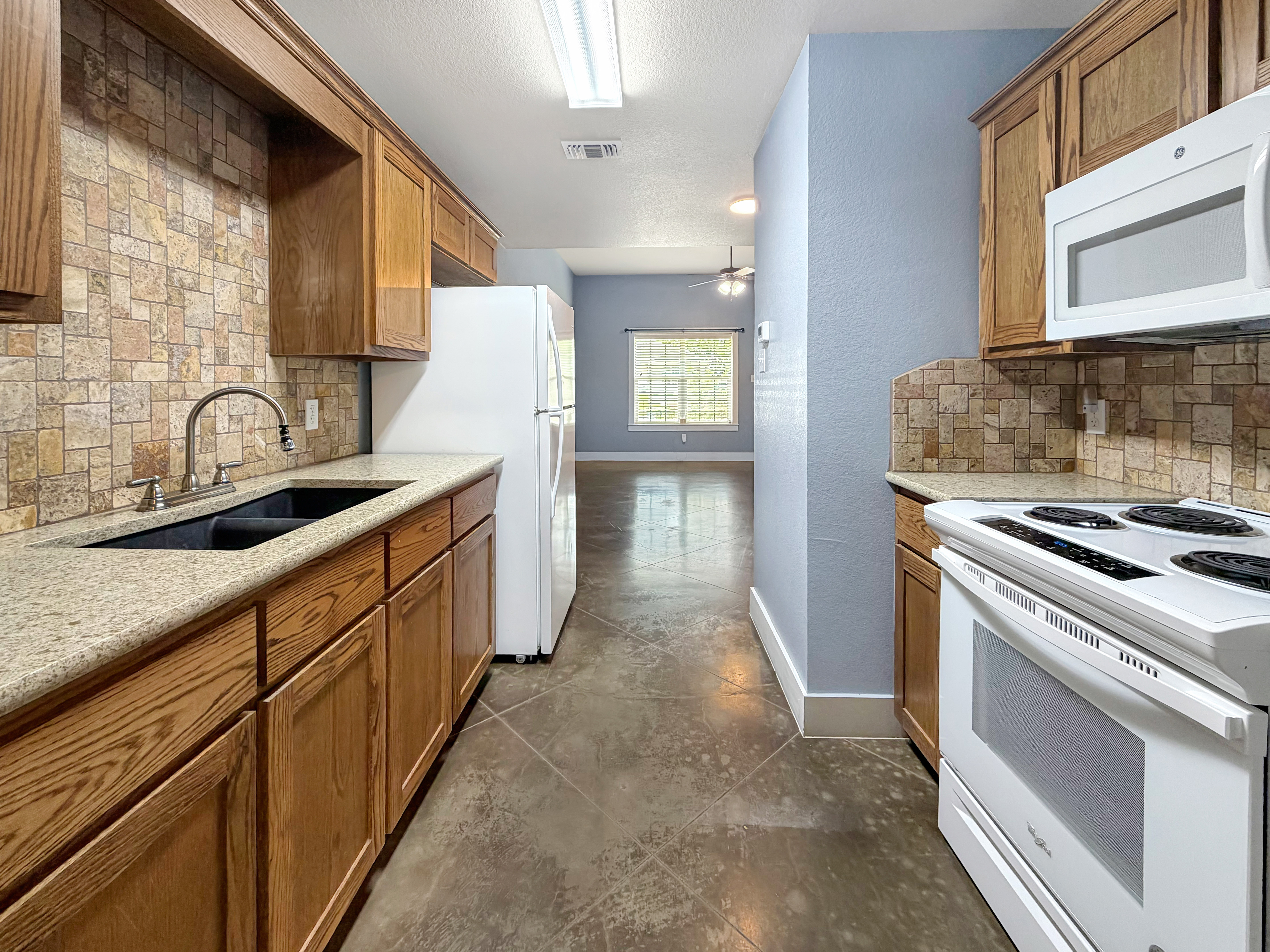 Photo 8 of 12 of 1248 Honor Ln, Temple, TX