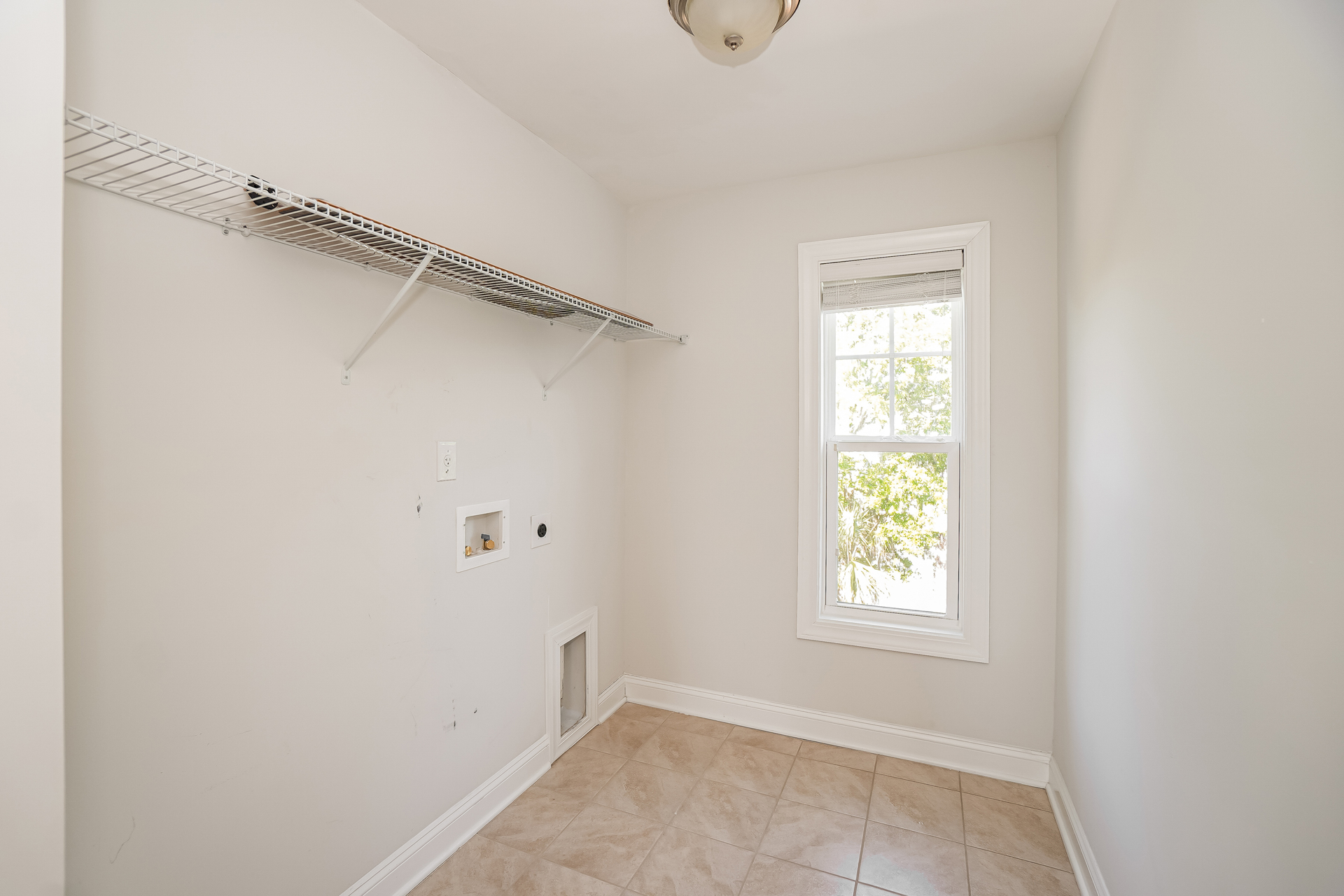 Photo 10 of 22 of 1557 Fort Palmetto Cir, Mount Pleasant, SC