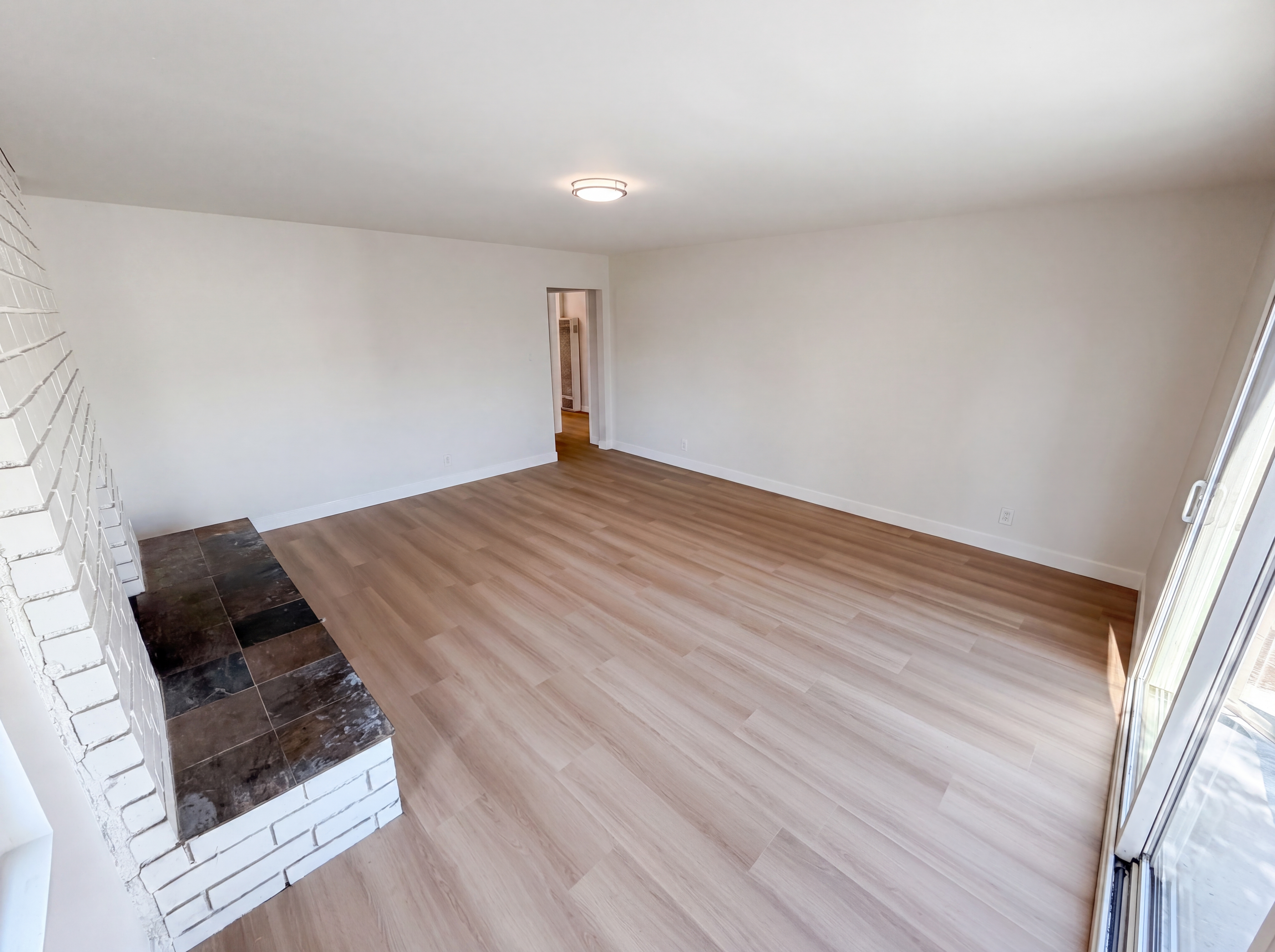Photo 10 of 27 of 818 W 130th St, Compton, CA