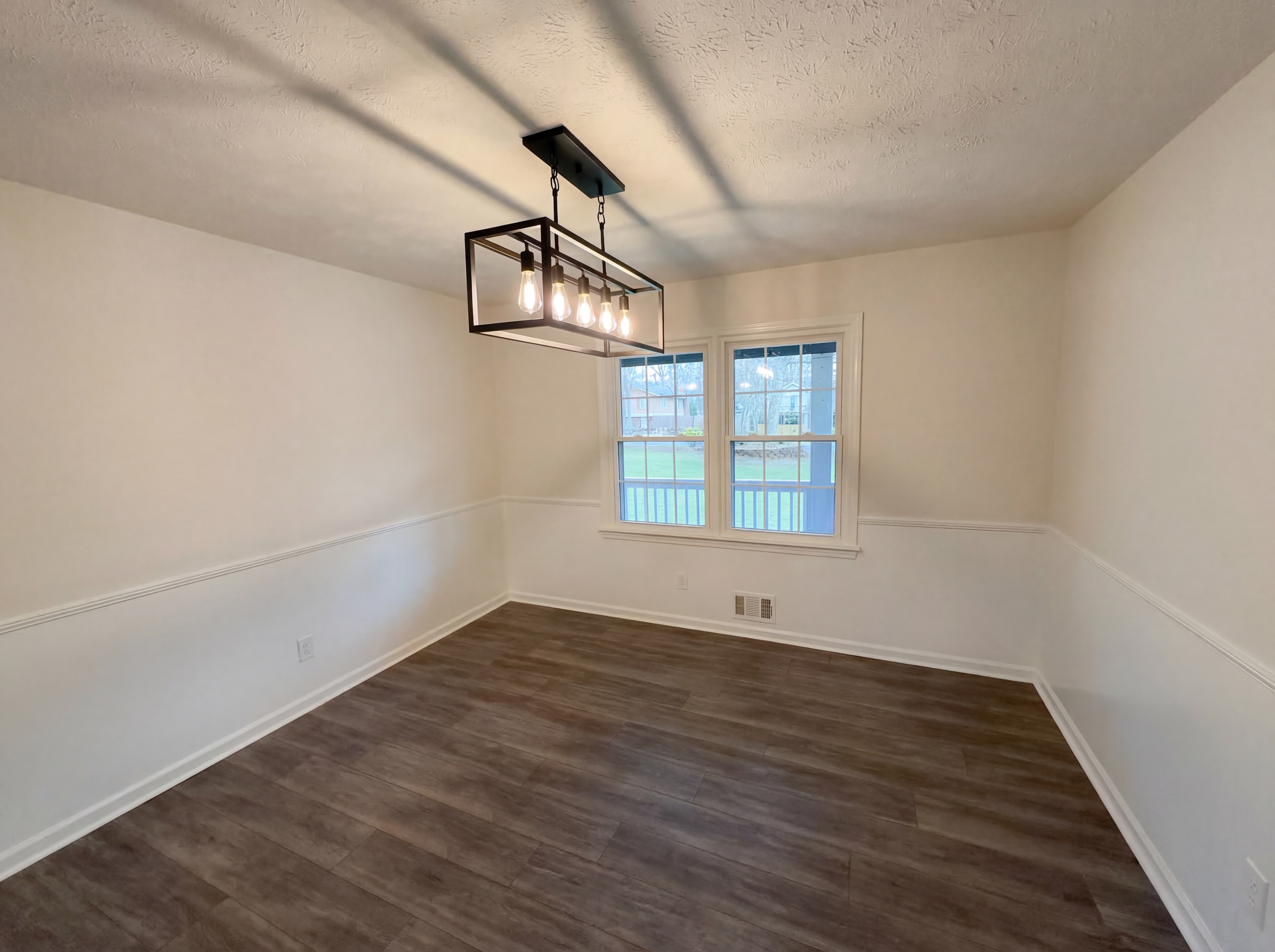 Photo 17 of 55 of 1272 Owen Cir, Sugar Hill, GA