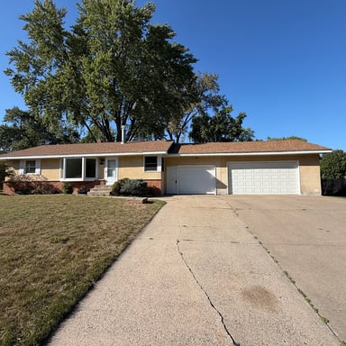 Property photo 1 of 1181 Laurie Rd W