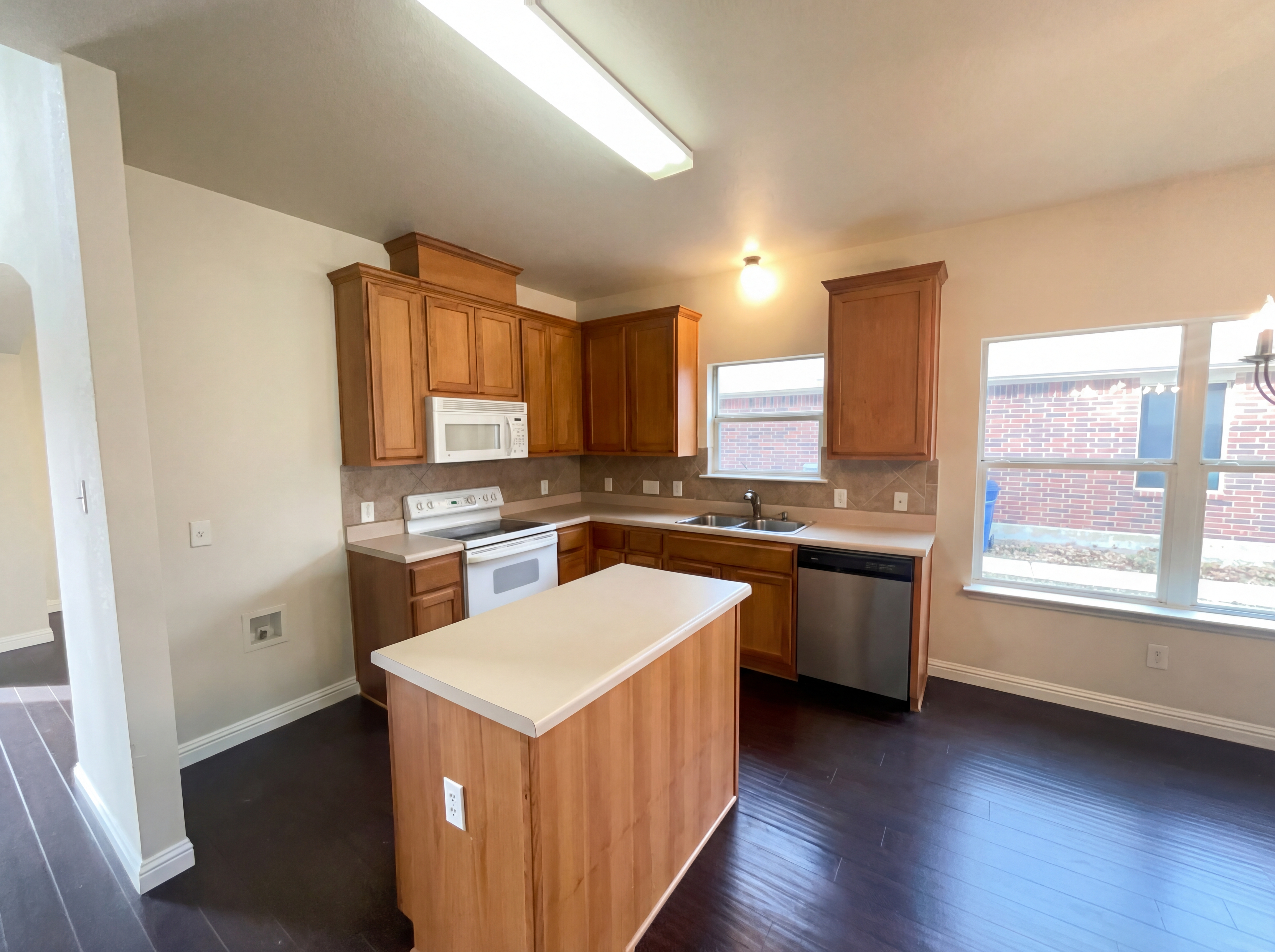 Photo 9 of 26 of 128 Inman Dr, Hutto, TX