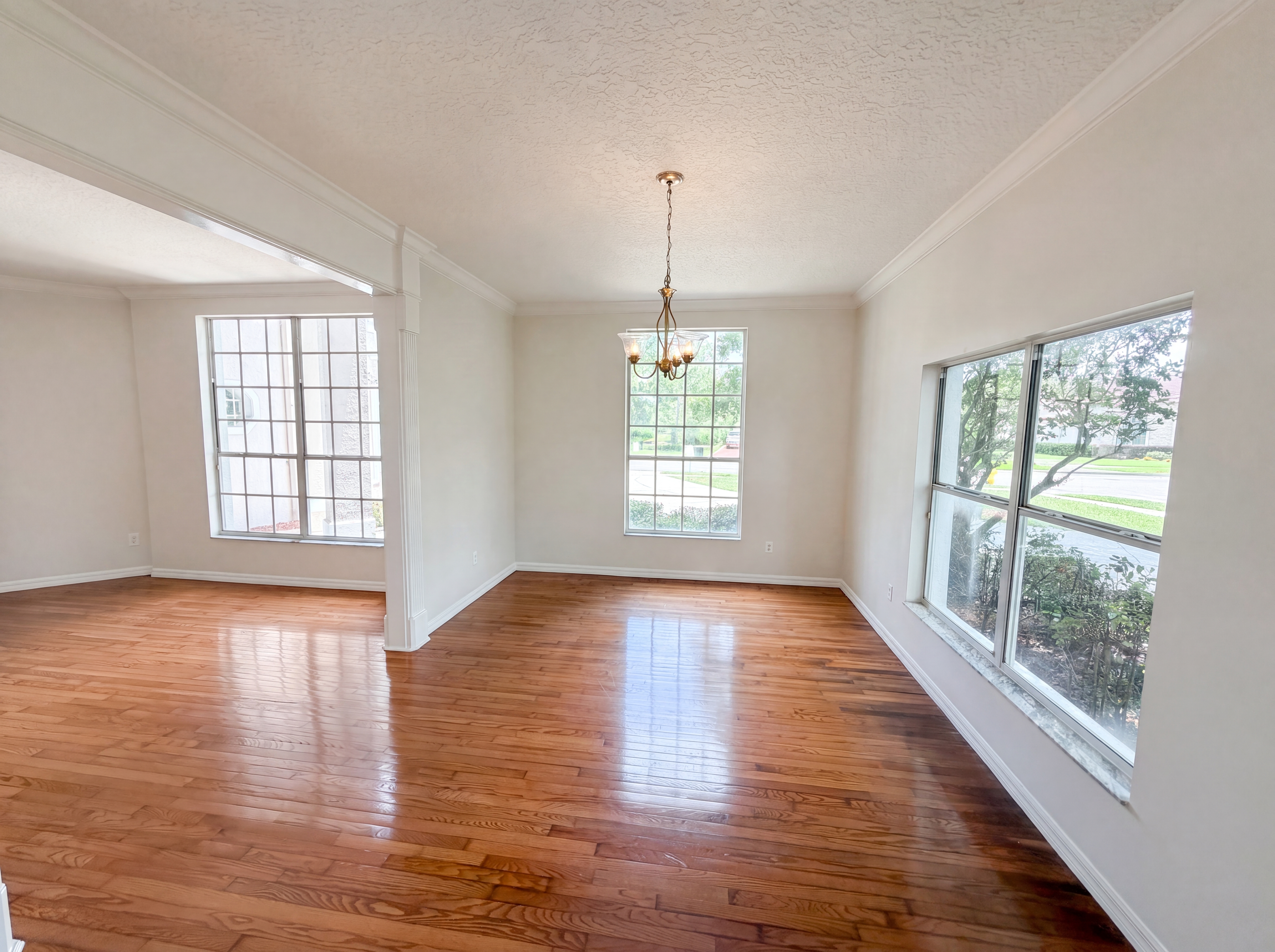 Photo 13 of 43 of 2270 Blossomwood Dr, Oviedo, FL