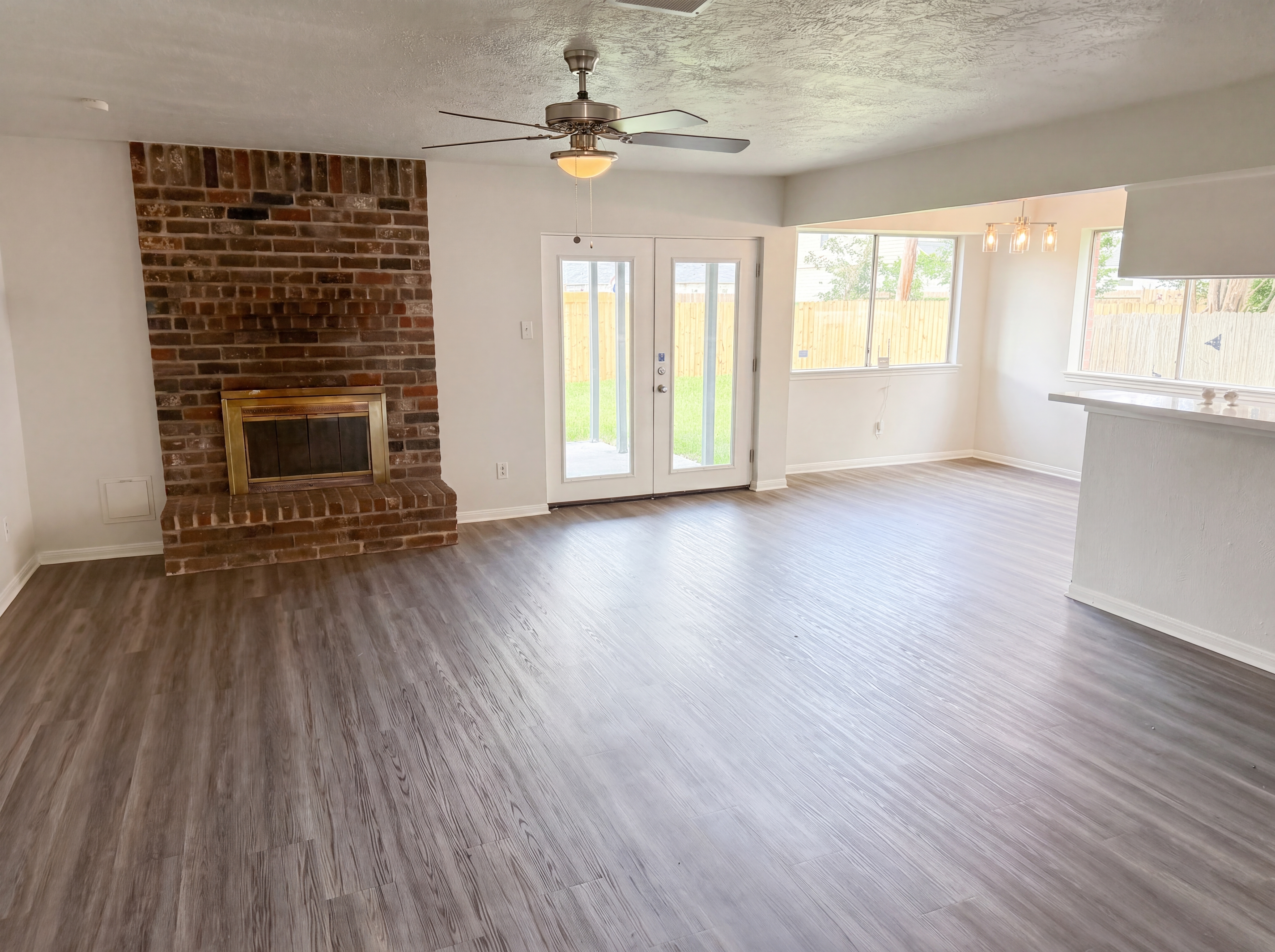 Photo 3 of 21 of 311 Fir Ridge Dr, Huffman, TX