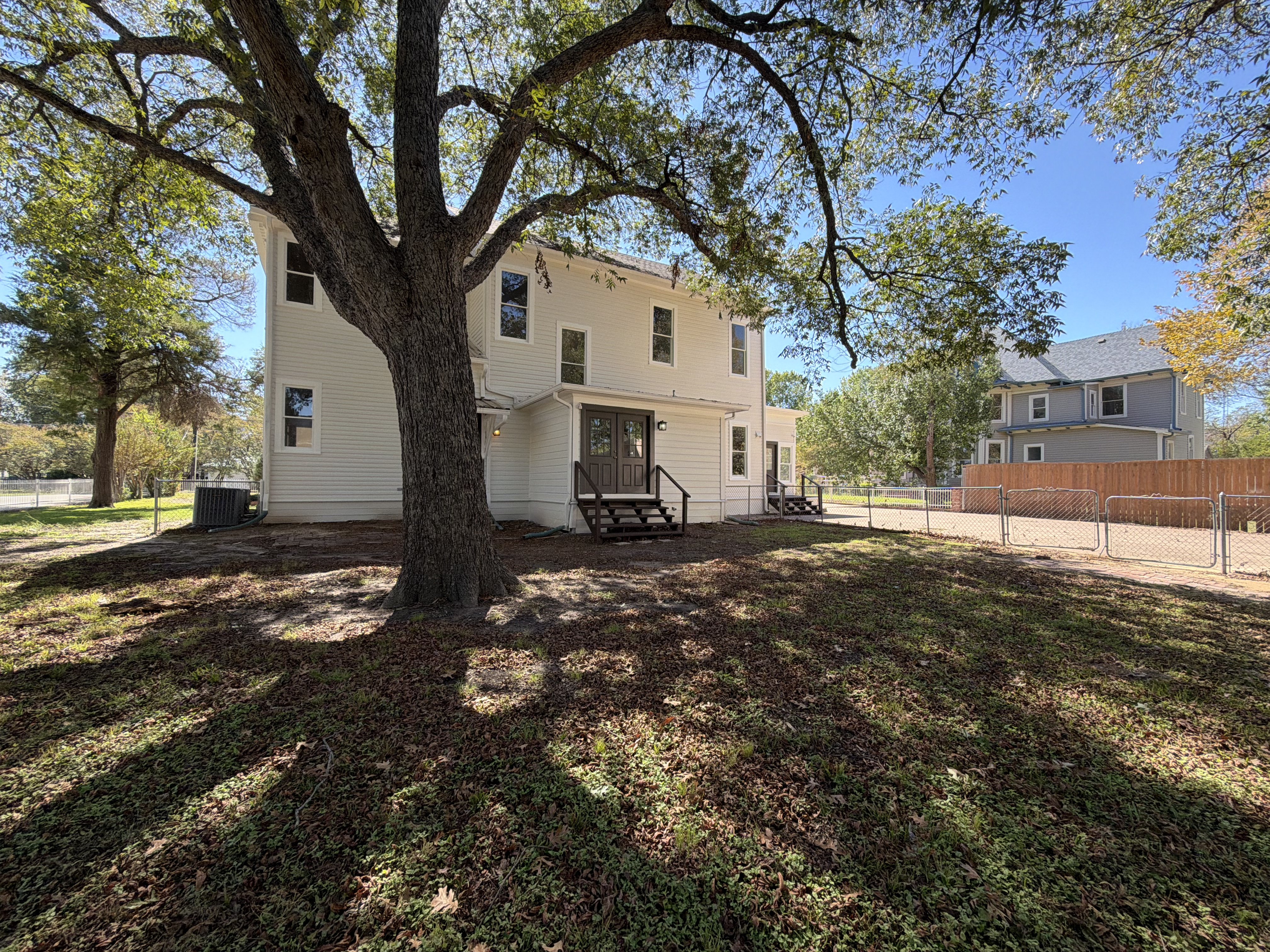 Photo 37 of 39 of 1012 W 3rd Ave, Corsicana, TX
