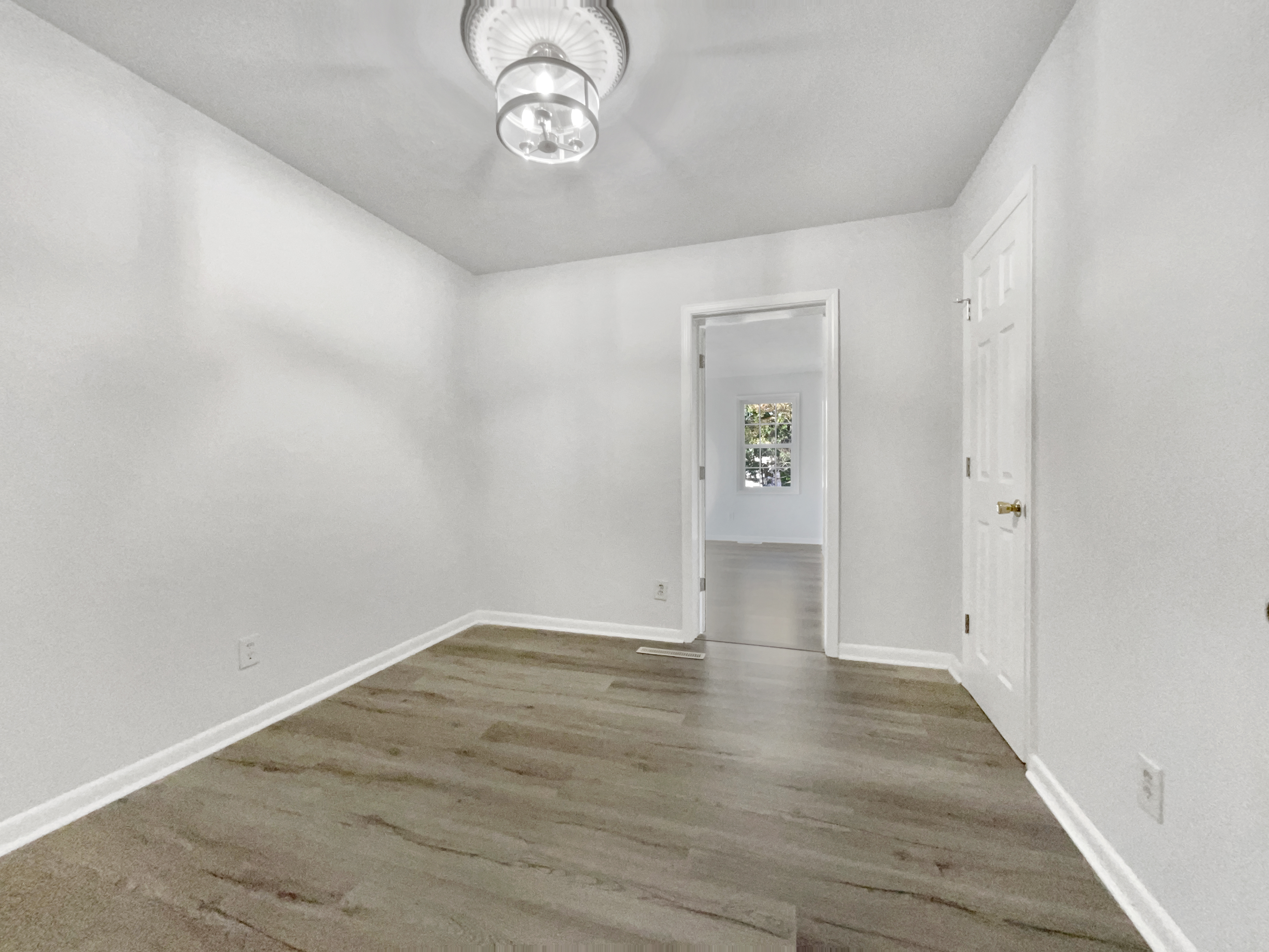 Photo 17 of 18 of 5142 Meadowbrook Dr, Fayetteville, NC