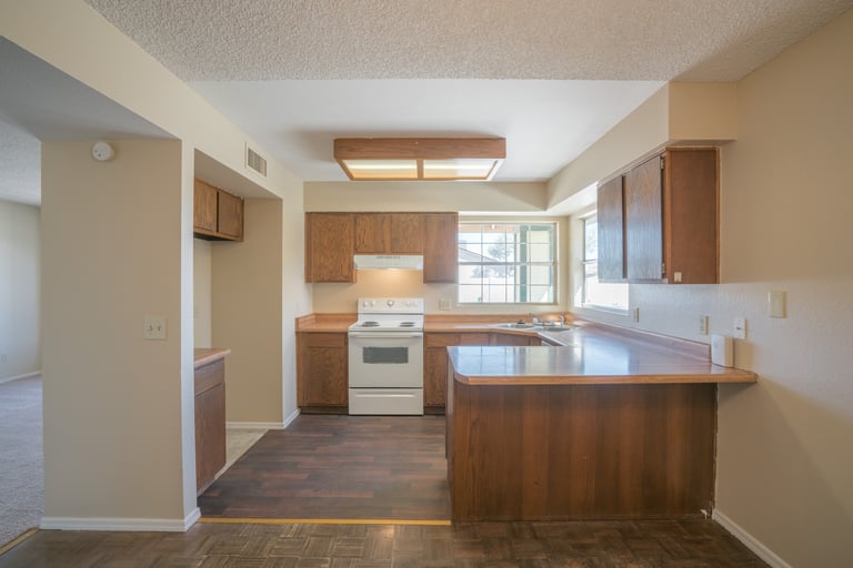 Photo 5 of 21 - 4532 N 74th Dr, Phoenix, AZ 85033