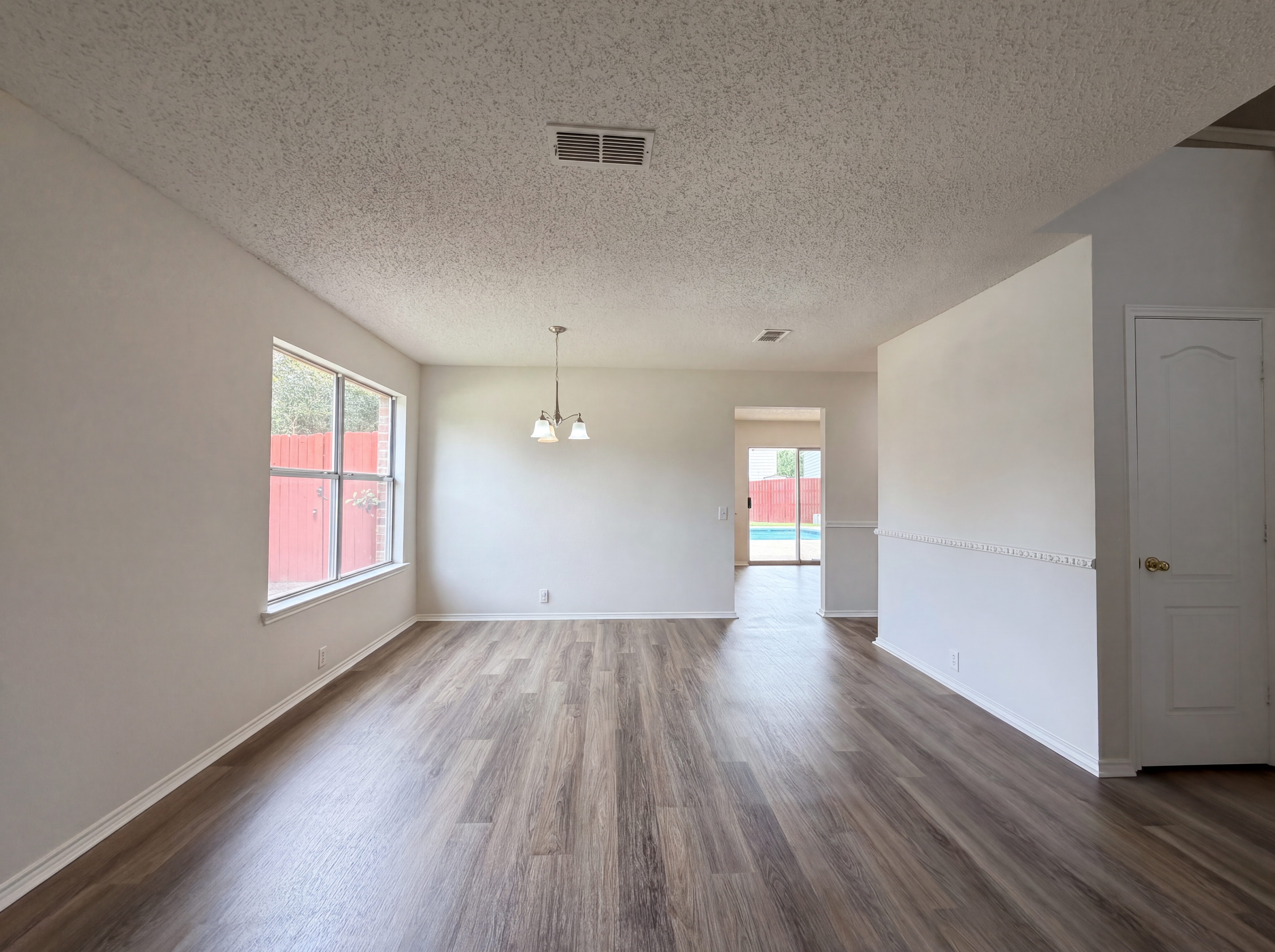 Photo 7 of 19 of 7001 Edmundson Dr, Arlington, TX
