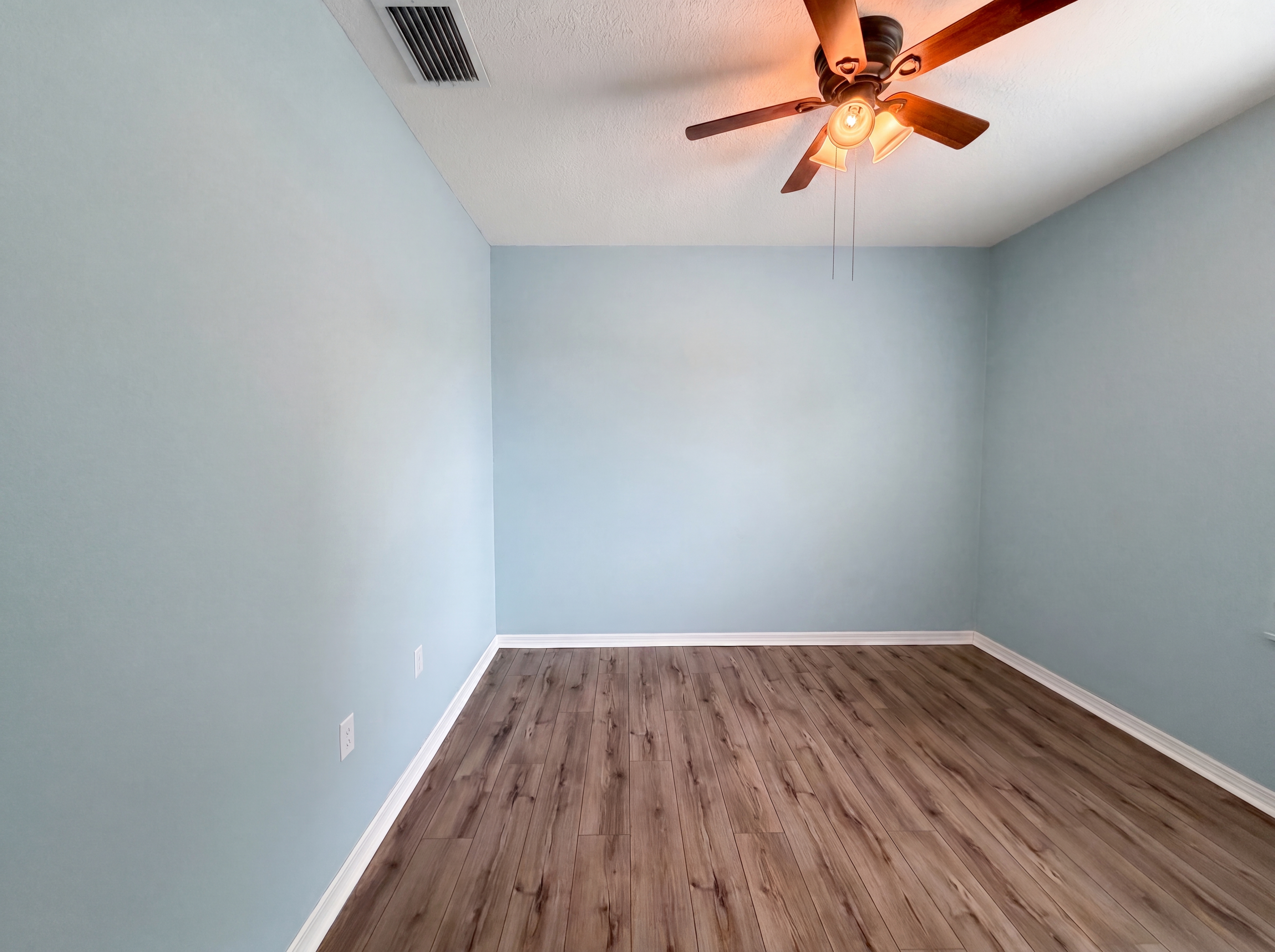 Photo 11 of 25 of 5805 71st St E, Palmetto, FL