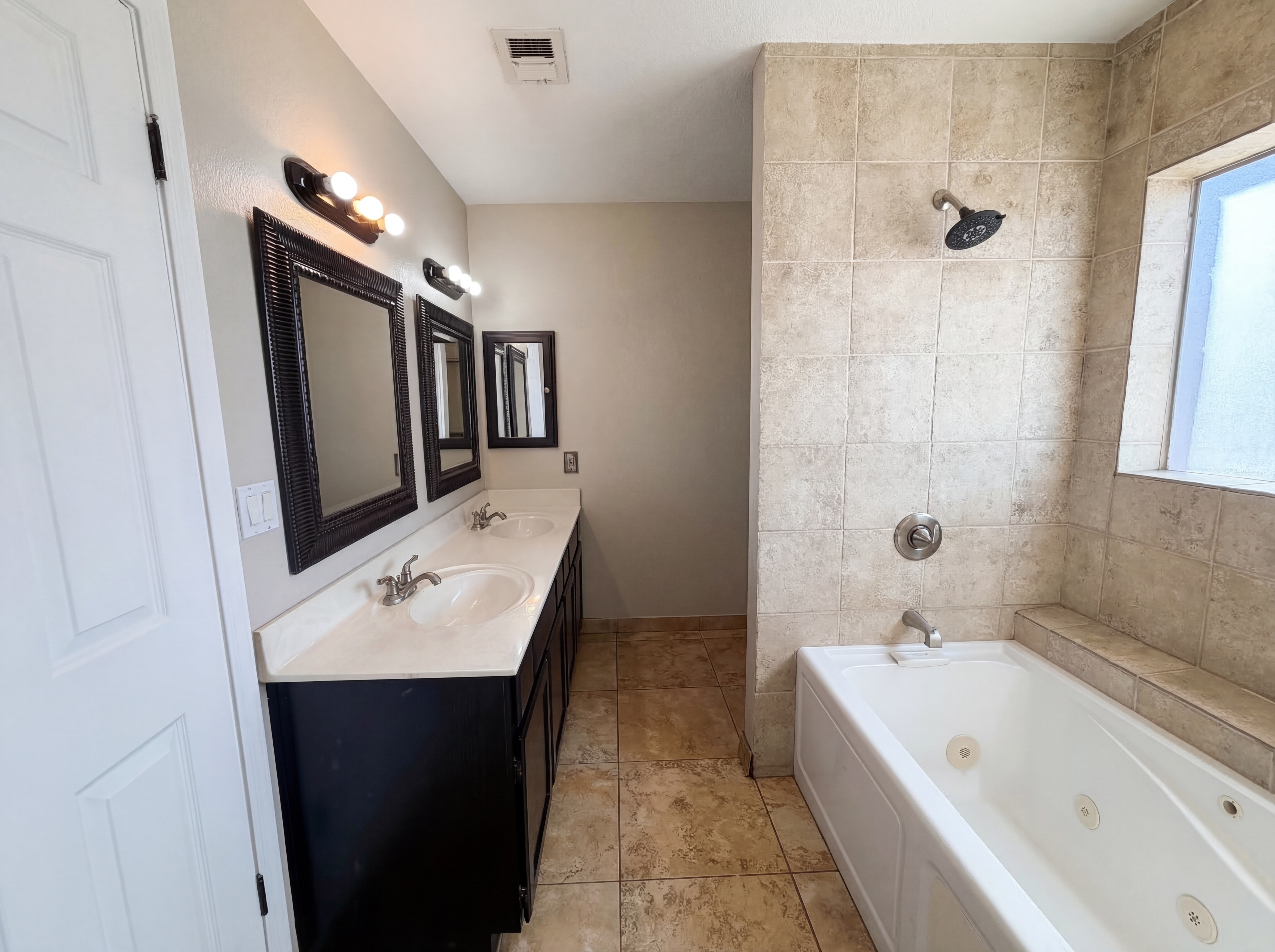 Photo 16 of 25 of 1802 N 89th Ave, Phoenix, AZ