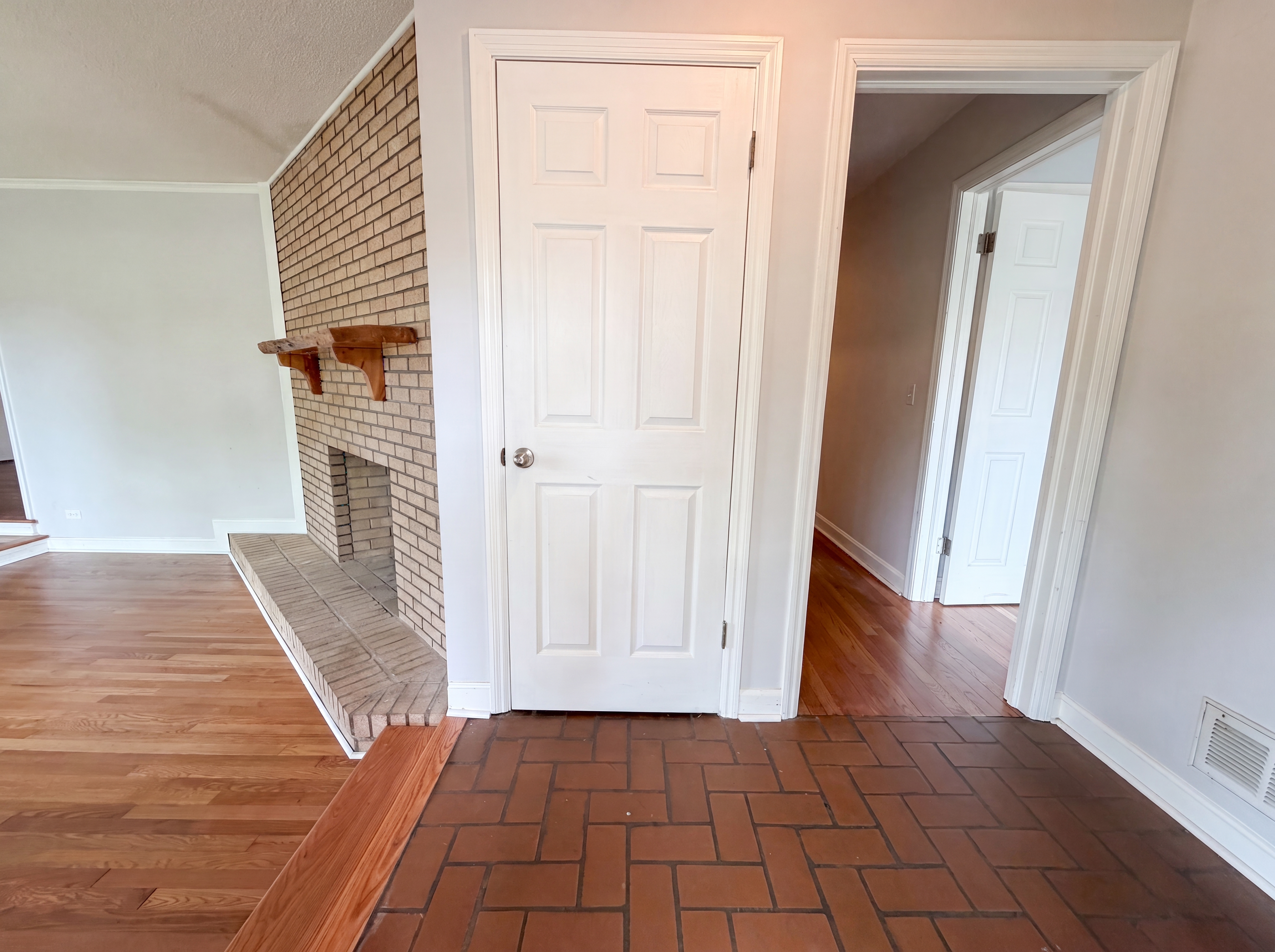 Photo 10 of 23 of 6456 Yorkshire Dr, Columbia, SC