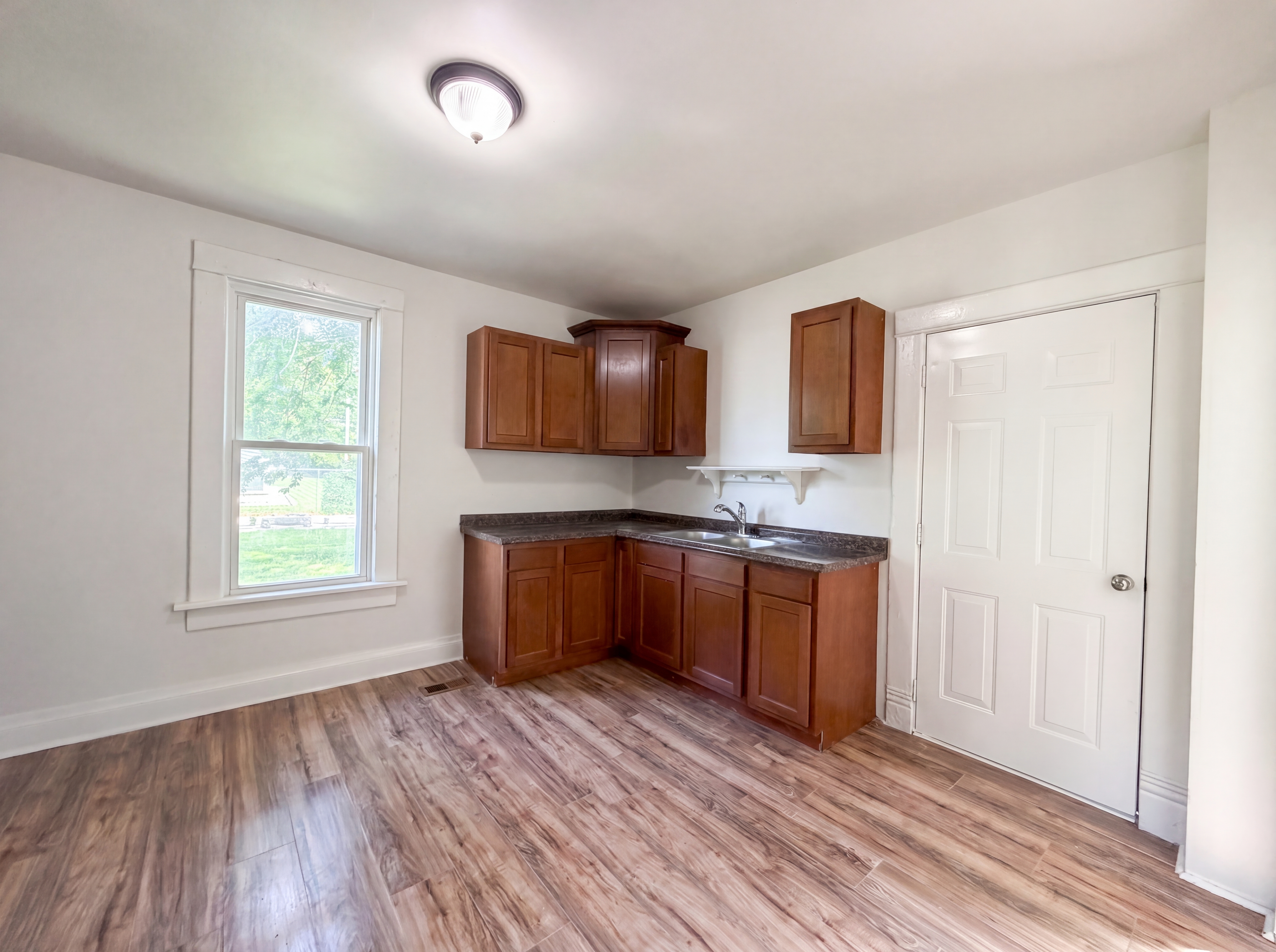 Photo 11 of 28 of 65 W Harrison St, Delaware, OH