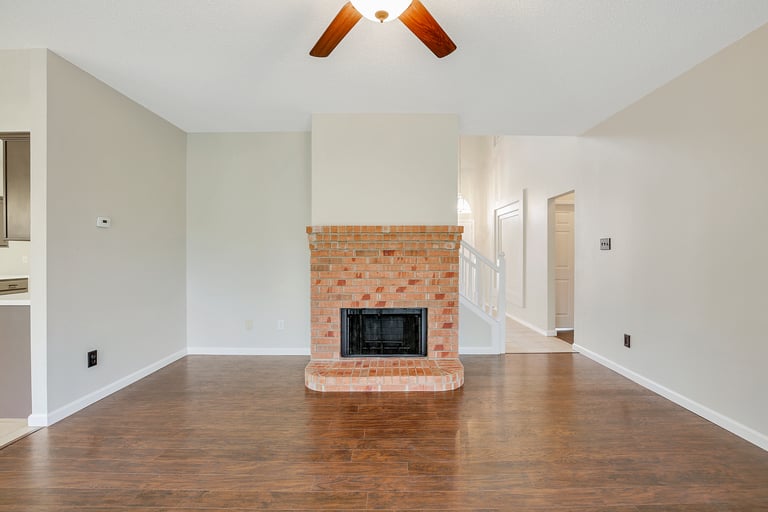 Photo 14 of 26 - 5716 Wimbledon Cir, Haltom City, TX 76137