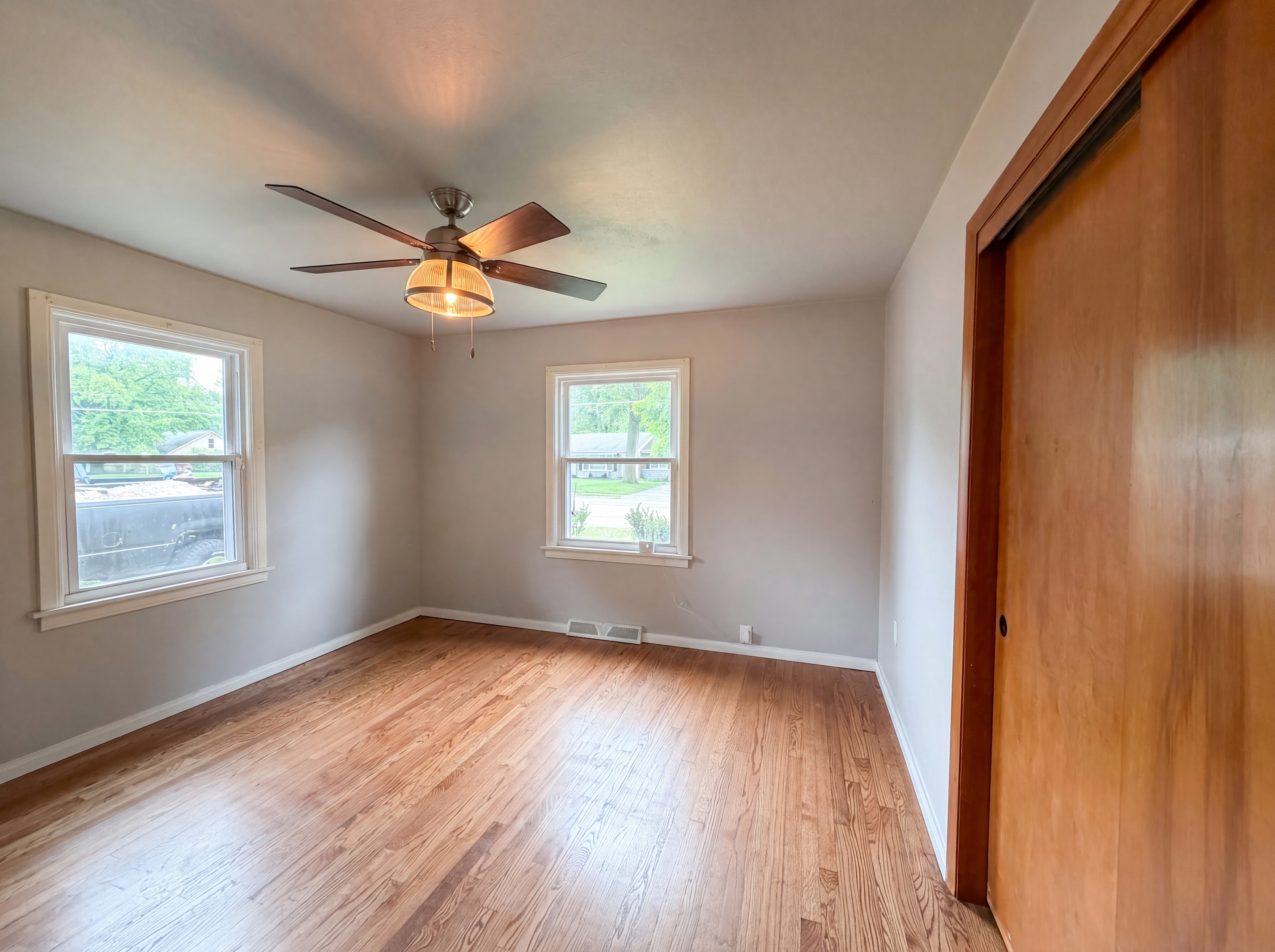 Photo 4 of 21 of 1607 N 17th St, Belleville, IL