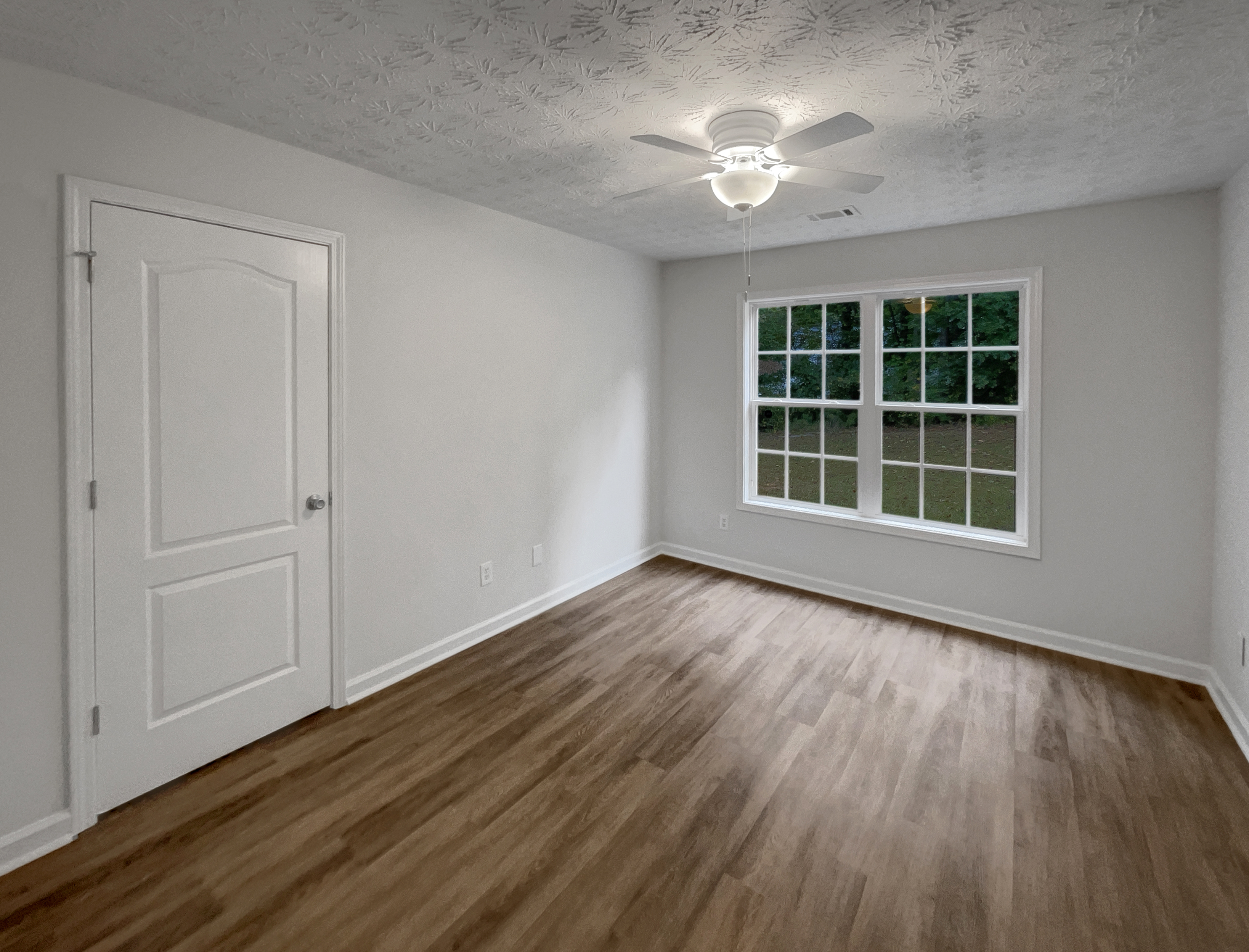 Photo 12 of 26 of 280 Hoglen Dr, Covington, GA
