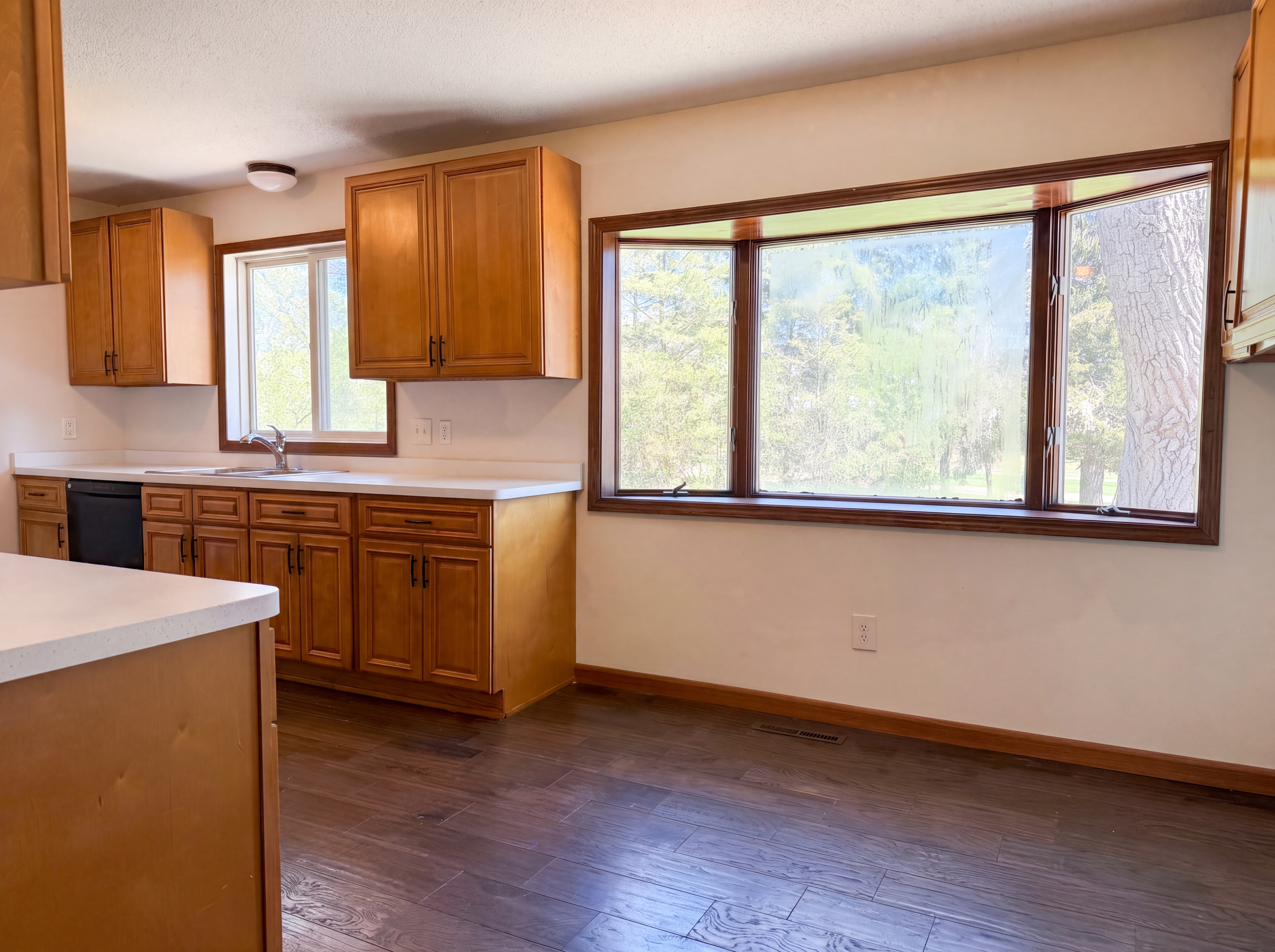 Photo 6 of 18 of 18817 Kenwood Trl, Lakeville, MN