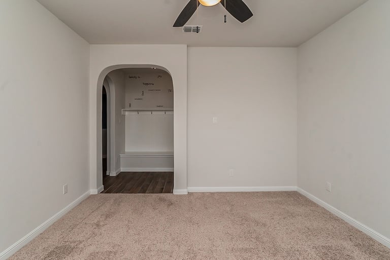 Photo 11 of 20 - 1225 Rebecca Ln, Fort Worth, TX 76131