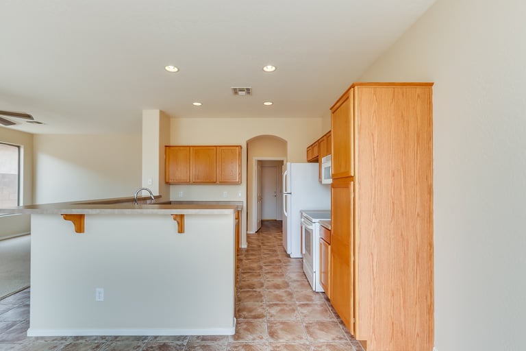 Photo 5 of 16 - 29839 N Little Leaf Dr, San Tan Valley, AZ 85143