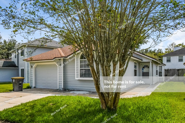 Photo 9 of 27 - 6736 Newgate Cir E, Jacksonville, FL 32244