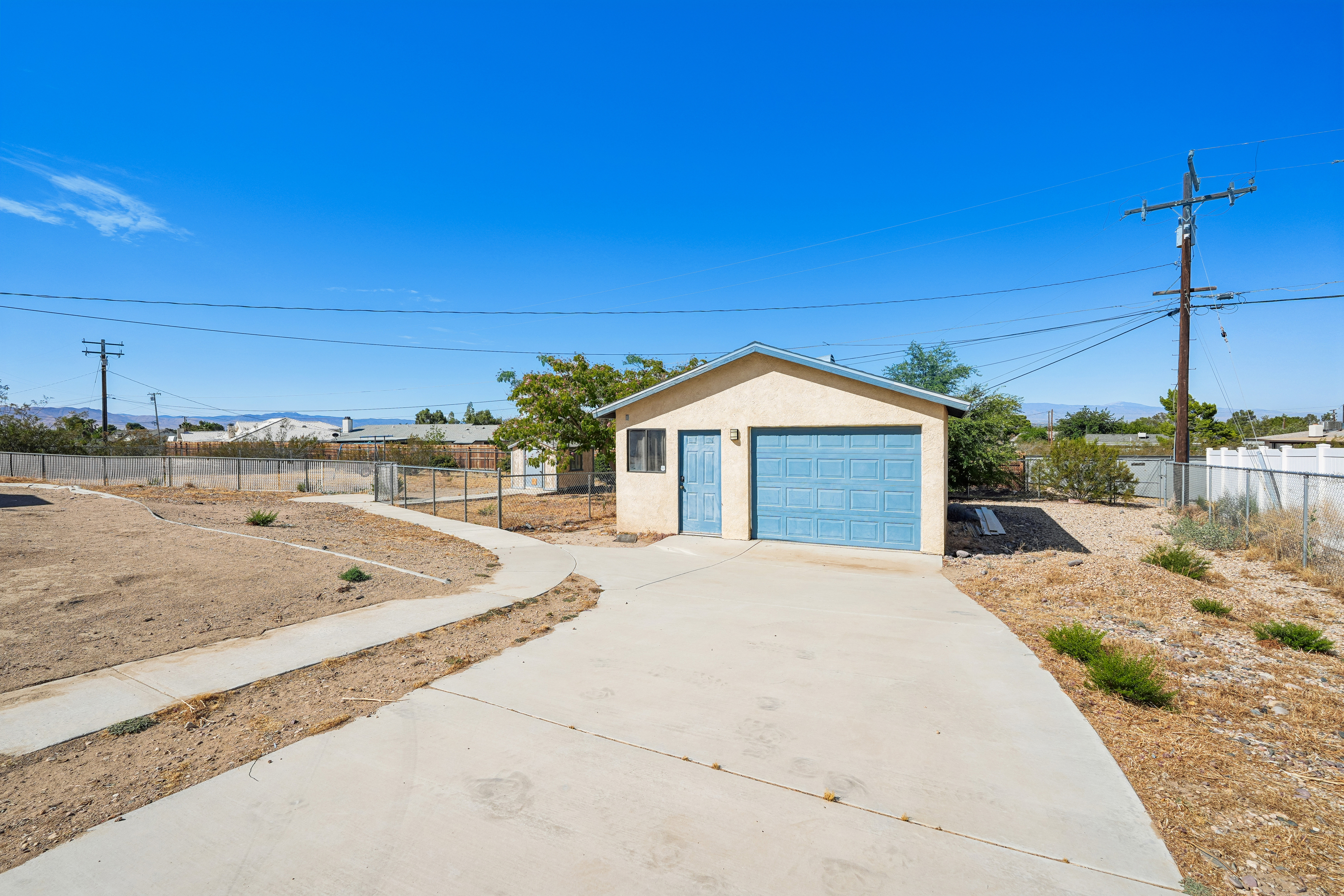 Photo 39 of 74 of 15852 Mandan Rd, Apple Valley, CA