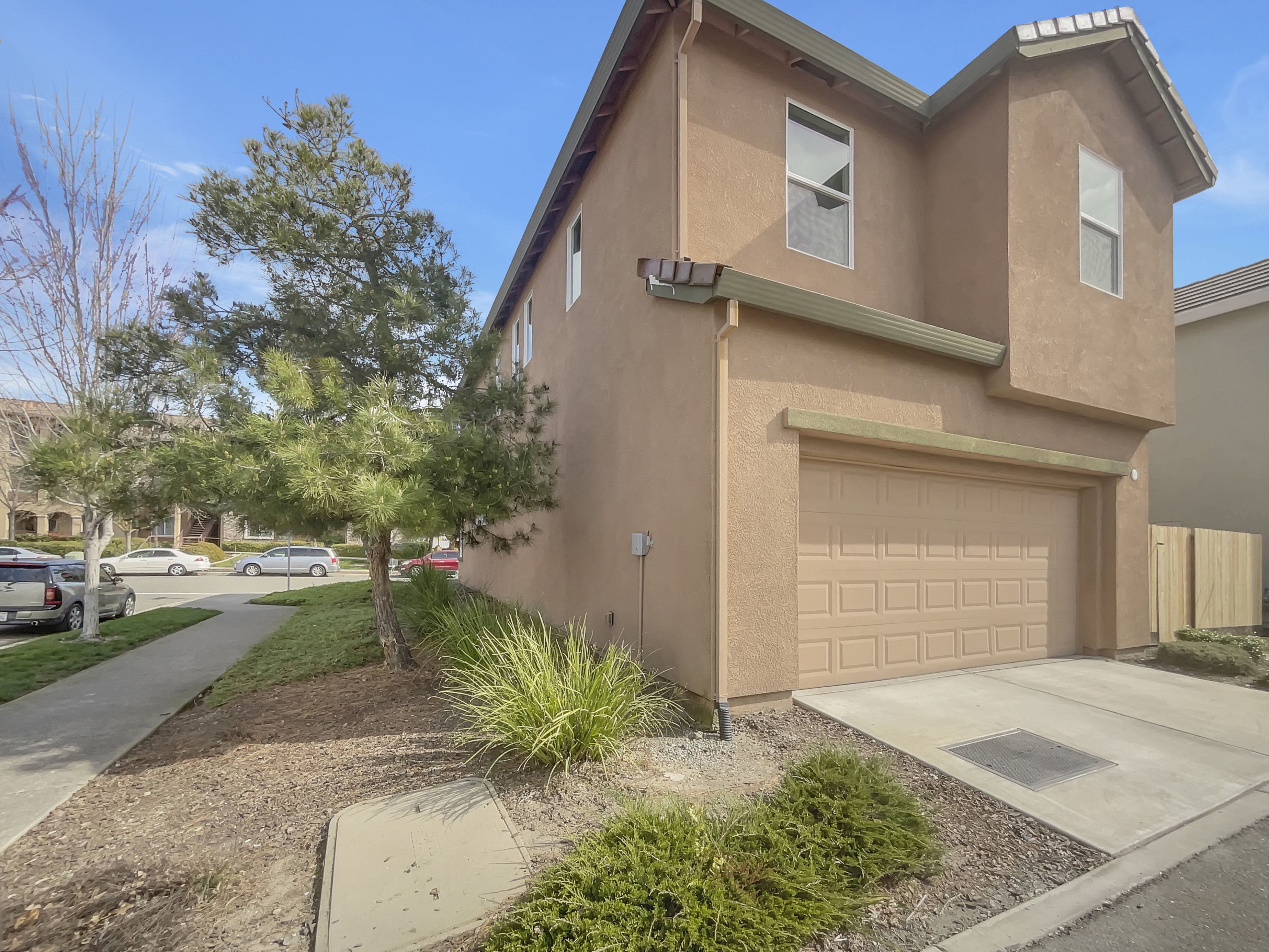 Photo 11 of 43 of 4579 Juneberry Dr, Sacramento, CA