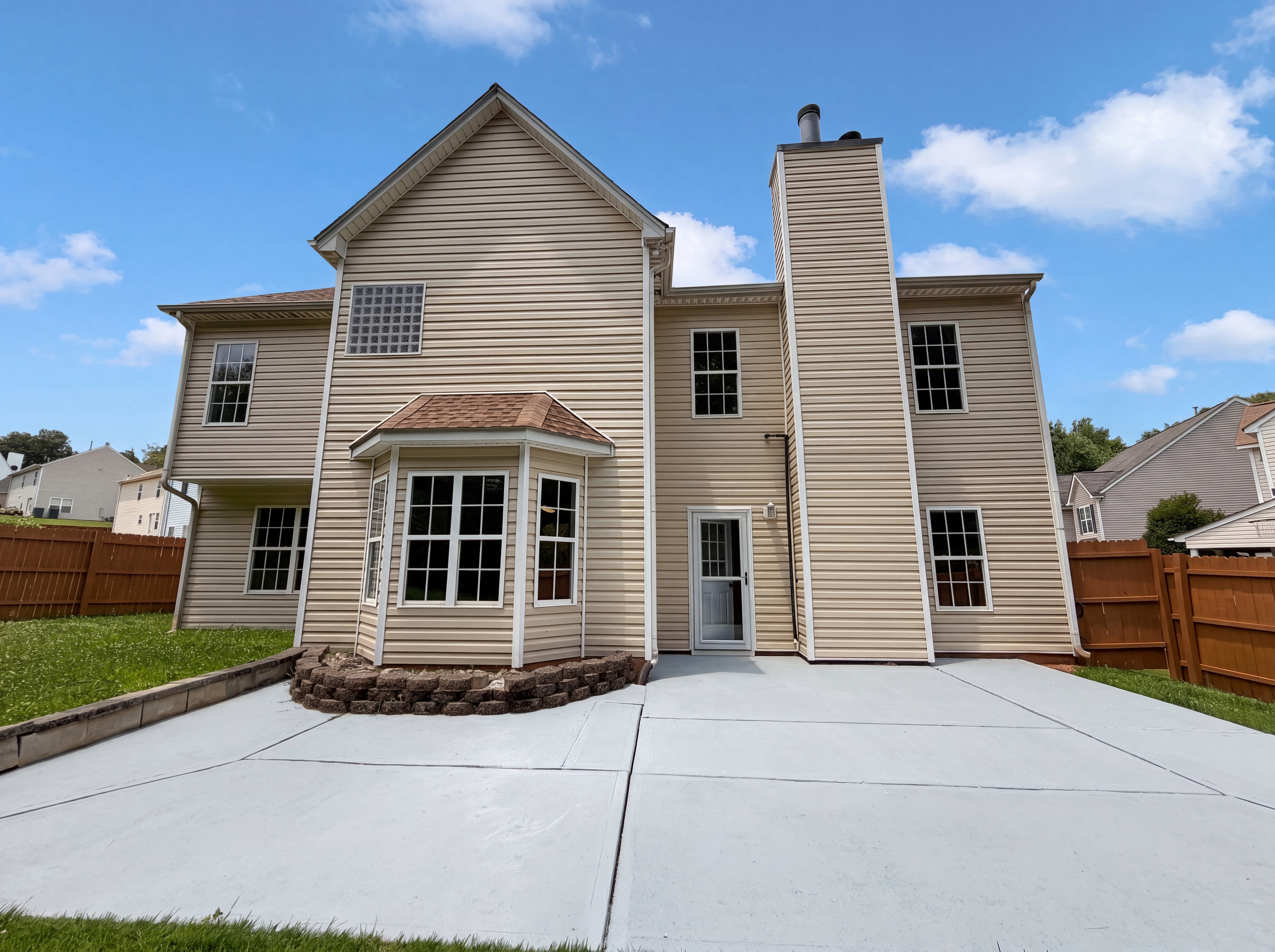 Photo 5 of 23 of 4024 Fifendrum Ln, Charlotte, NC
