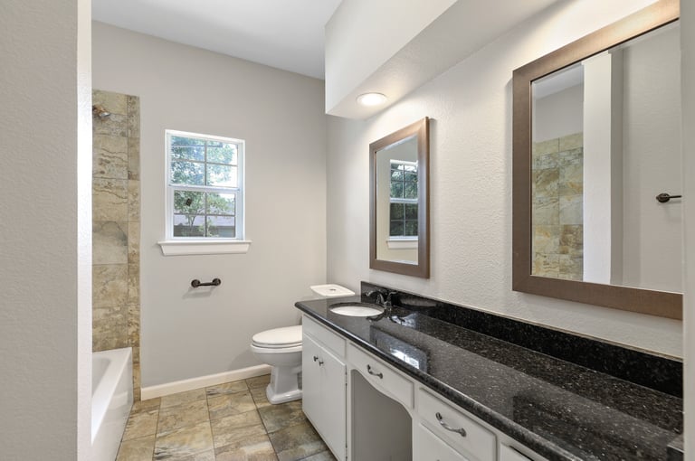 Photo 17 of 30 - 1404 Stanwood Ave, Cleburne, TX 76033