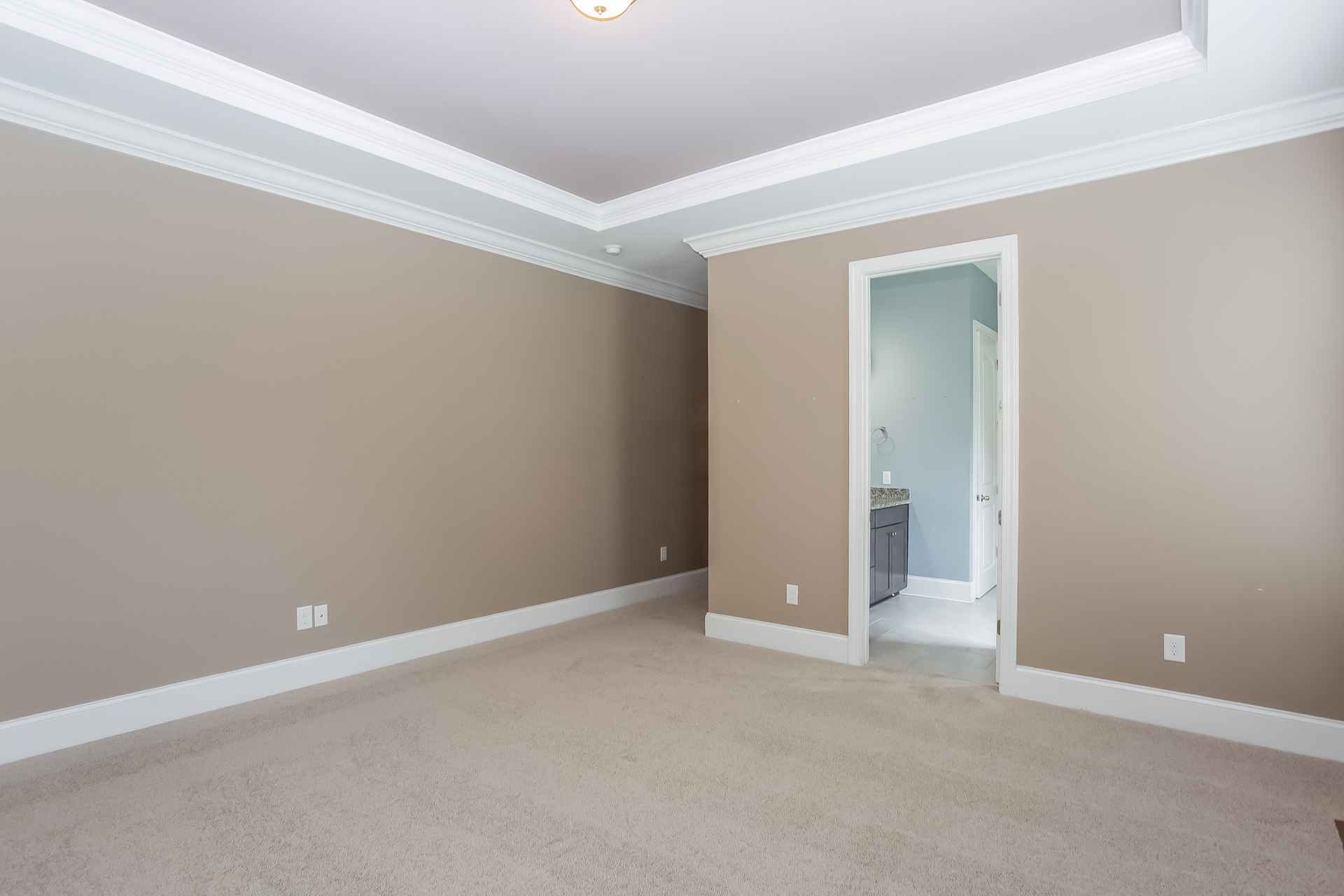 Photo 15 of 37 of 205 N Centurion Ln, Mount Holly, NC