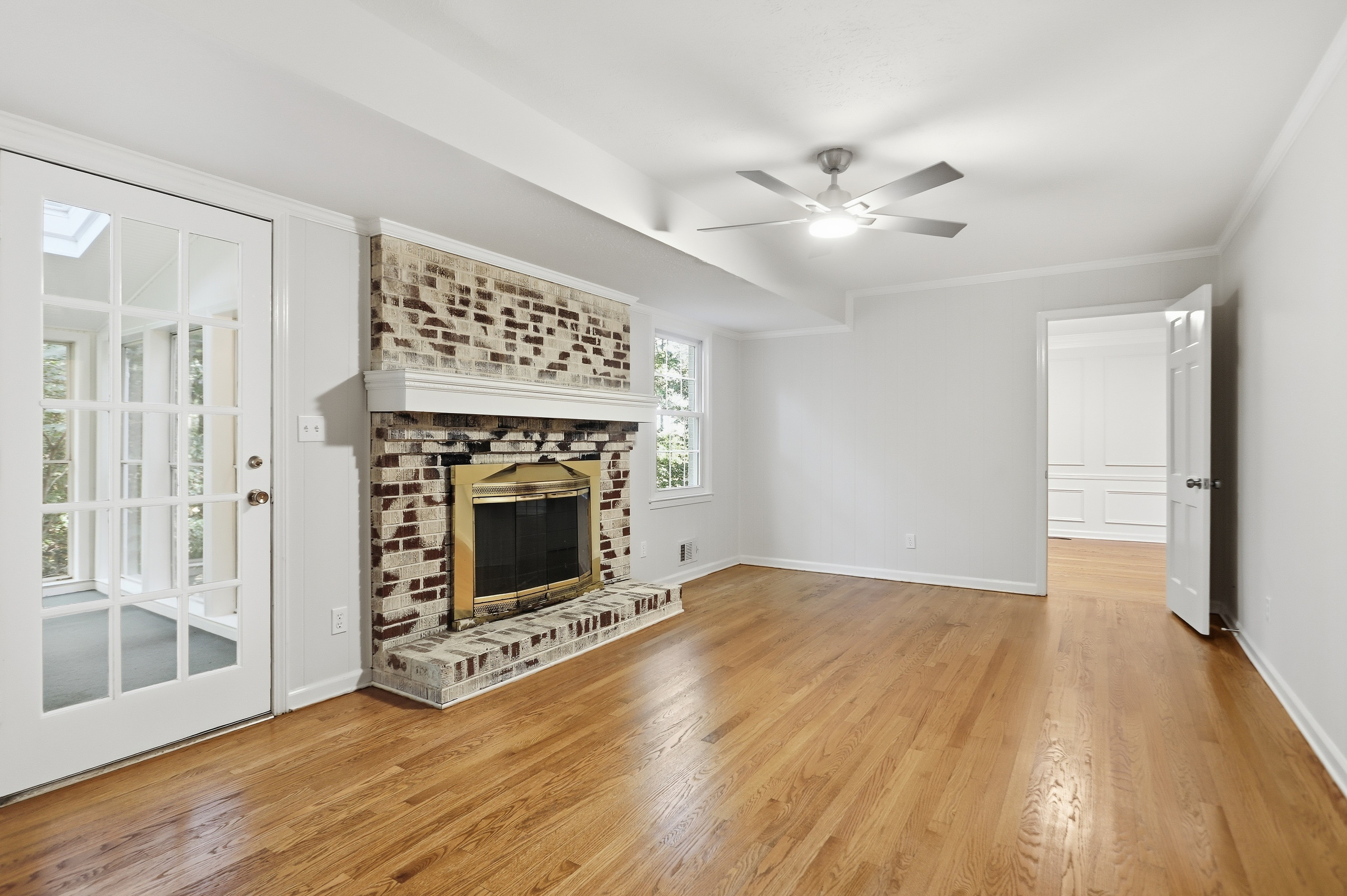 Photo 8 of 52 of 1215 Lake Crest Ter, Roswell, GA