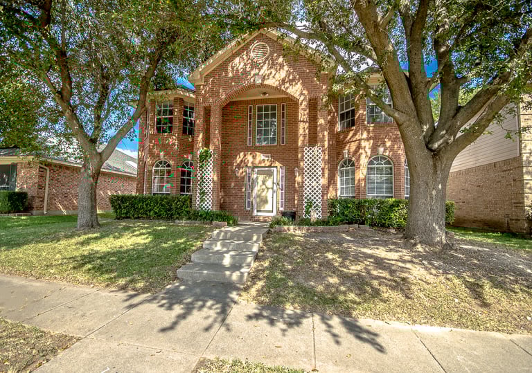 Photo 1 of 28 - 1628 Chapman St, Cedar Hill, TX 75104