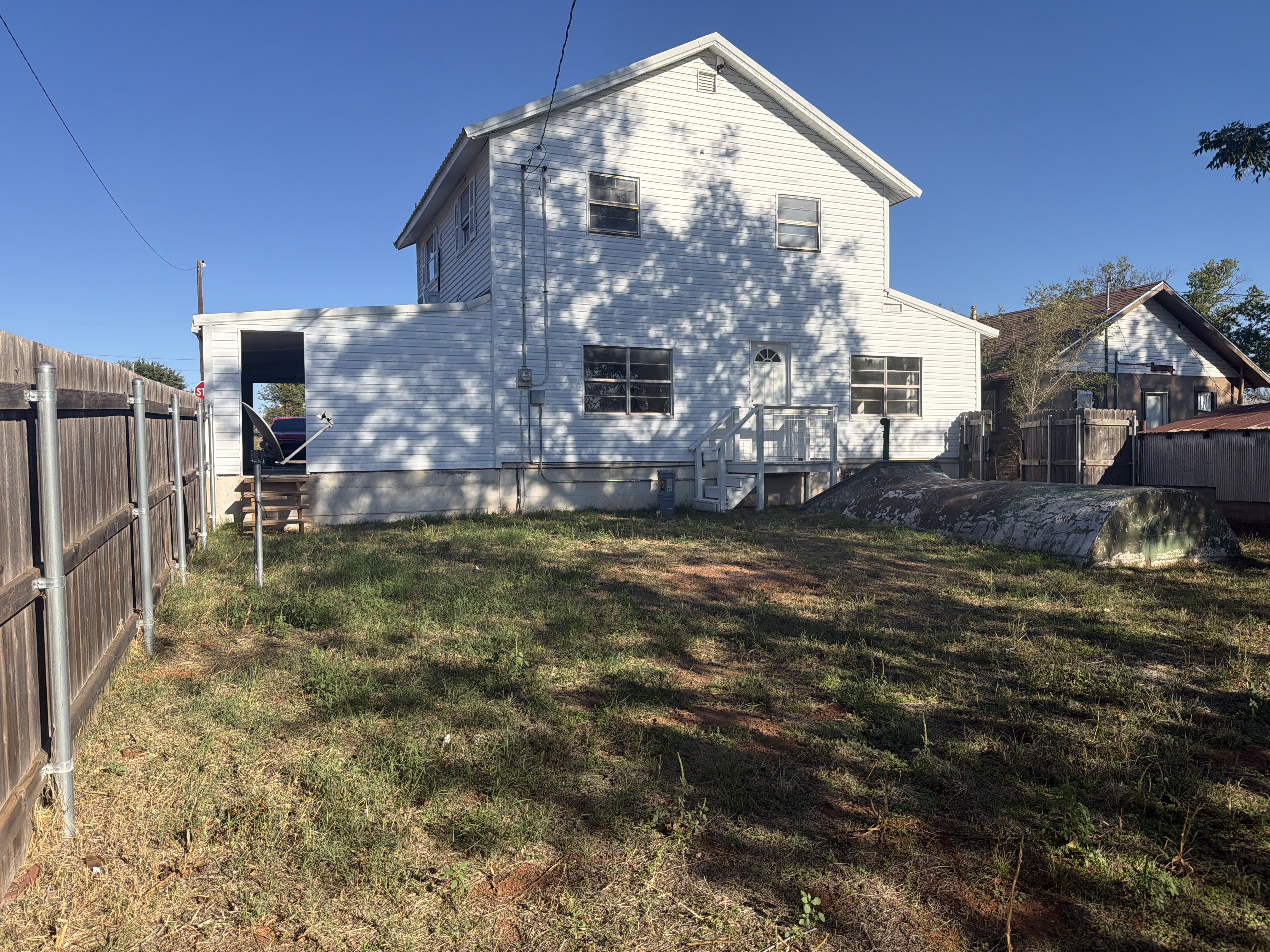 Photo 32 of 37 of 921 N 6th St, Sayre, OK