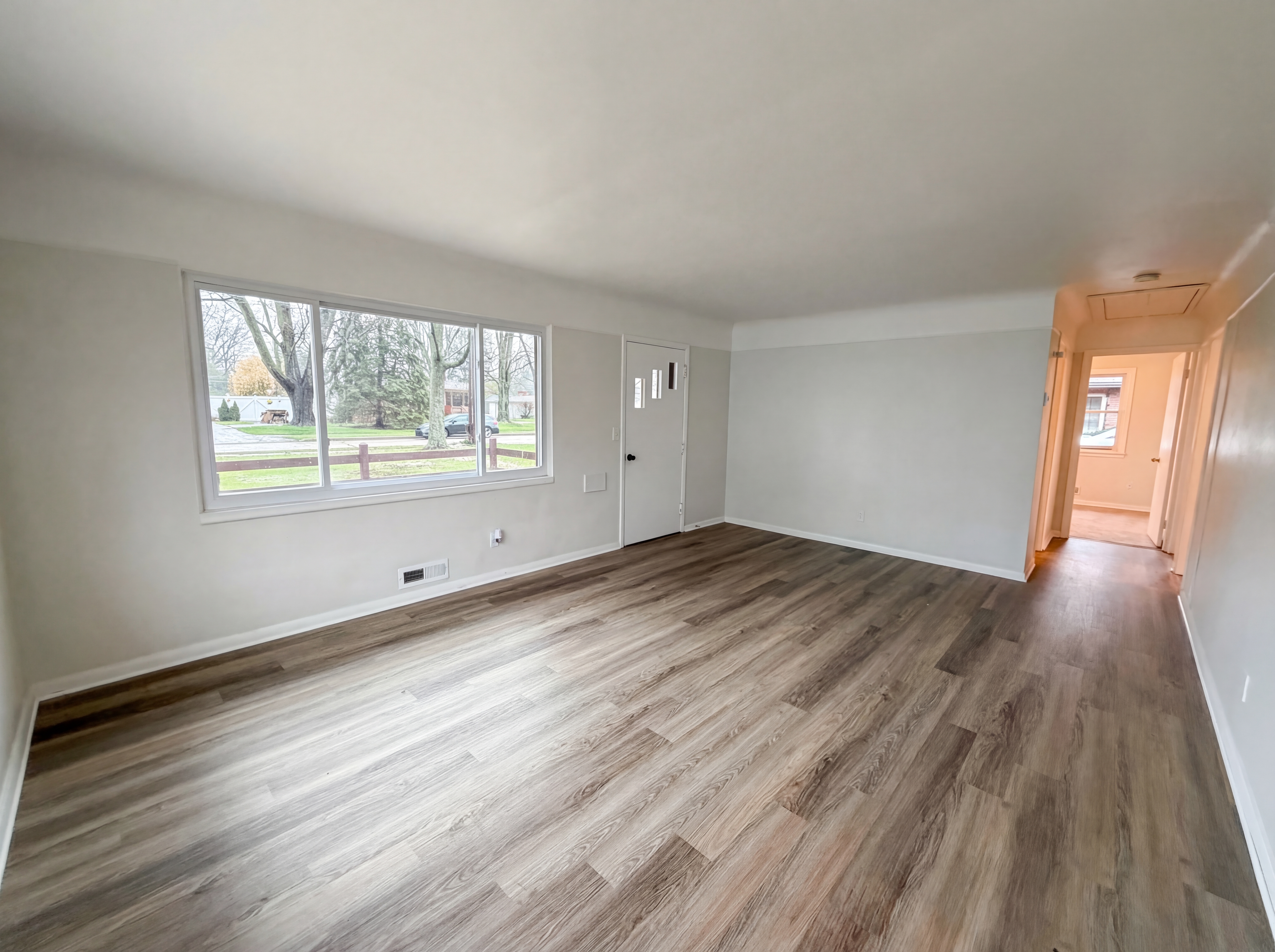 Photo 3 of 17 of 4506 Silverdale Rd, North Olmsted, OH