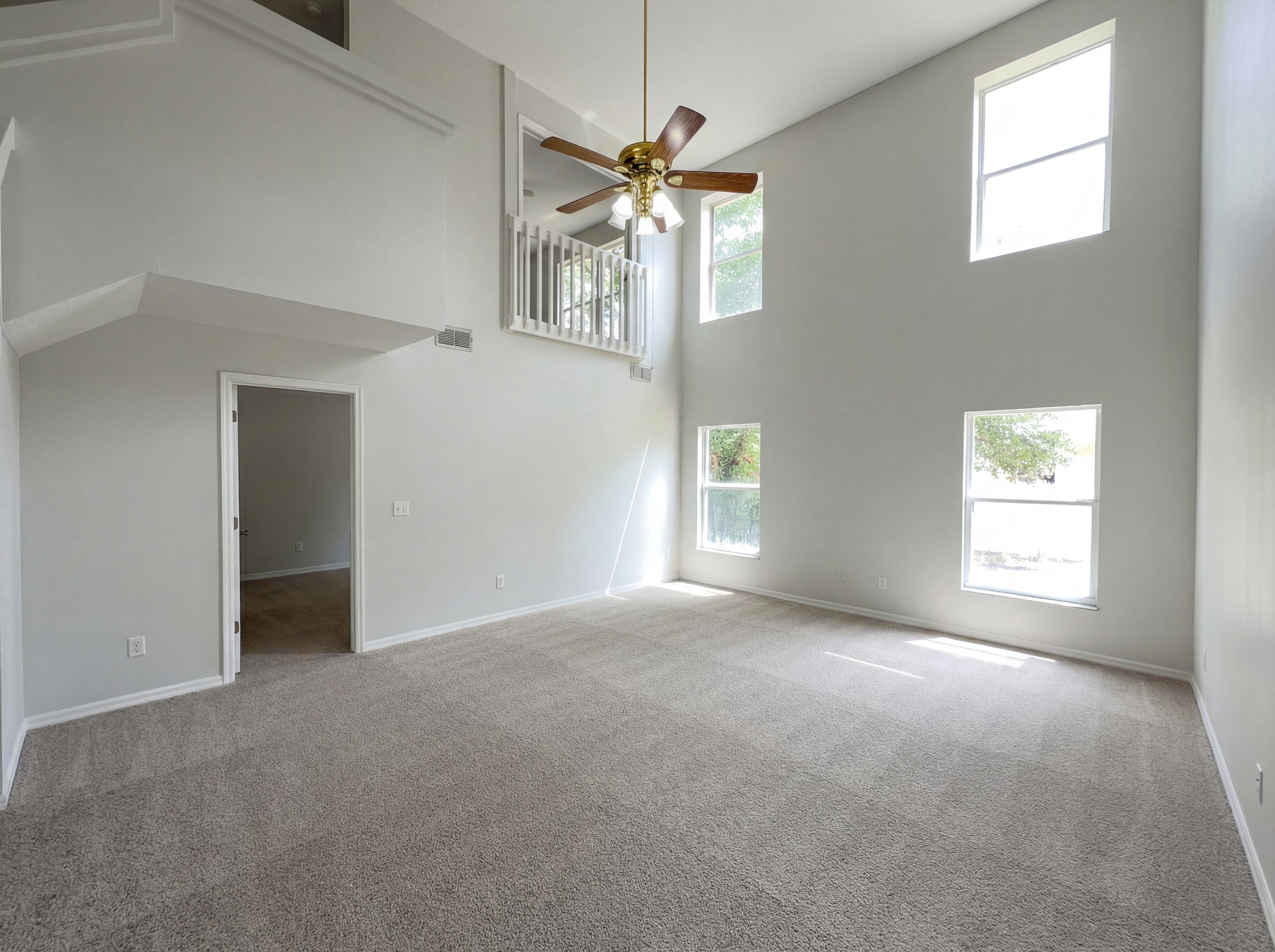 Photo 3 of 24 of 1021 Dekleva Dr, Apopka, FL