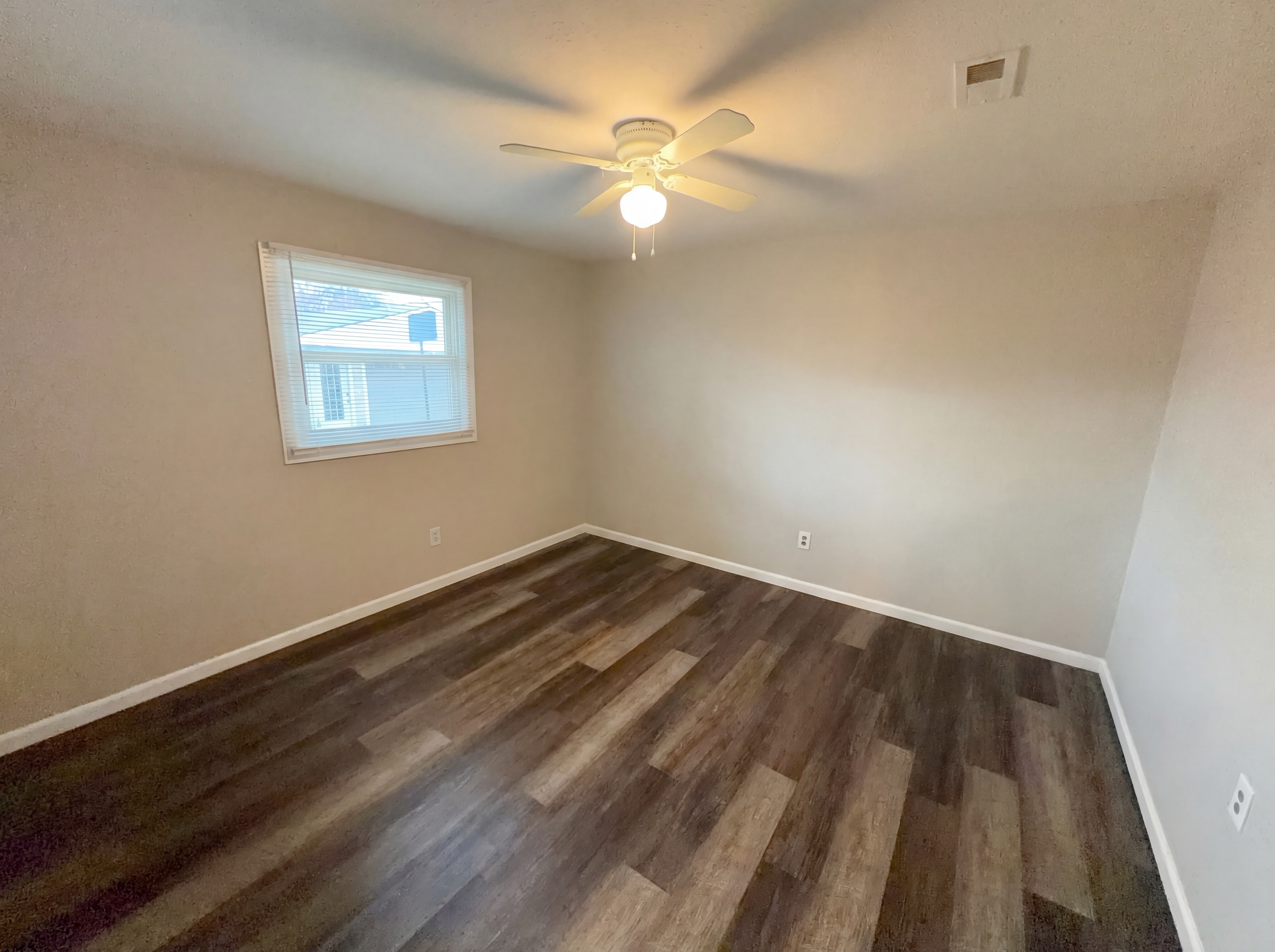 Photo 17 of 21 of 2122 Danbury Dr, Indianapolis, IN