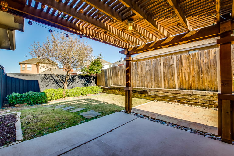 Photo 27 of 27 - 1332 Dallshan Dr, Carrollton, TX 75007