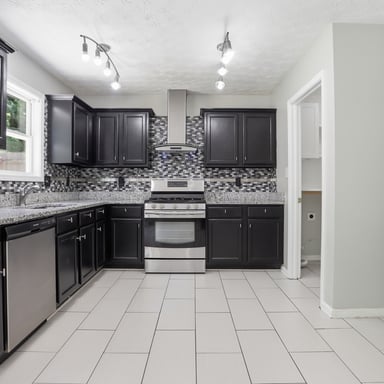Property photo 2 of 1241 Pine Acre Dr