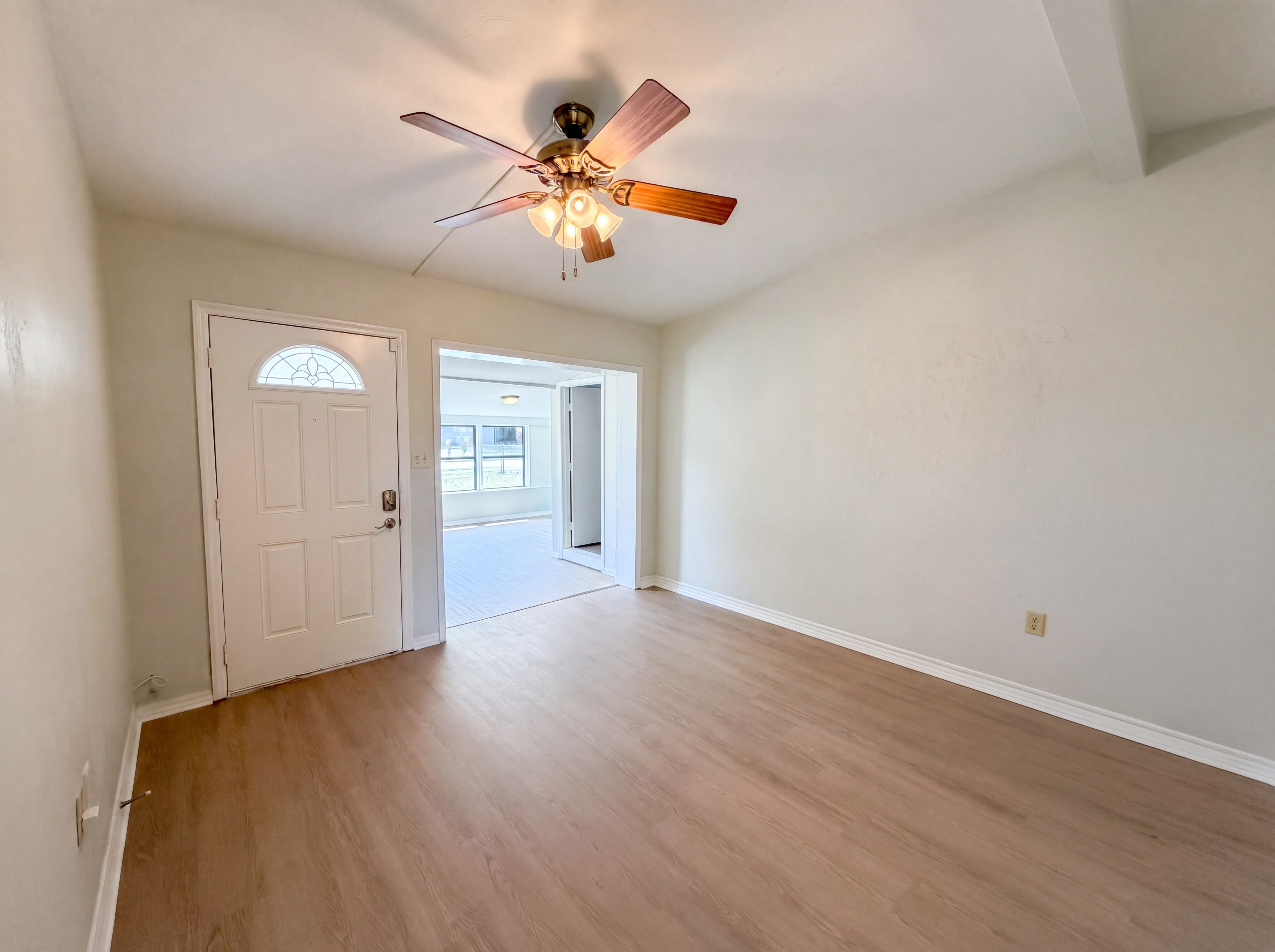 Photo 3 of 20 of 4616 Robbins Ave, Orlando, FL