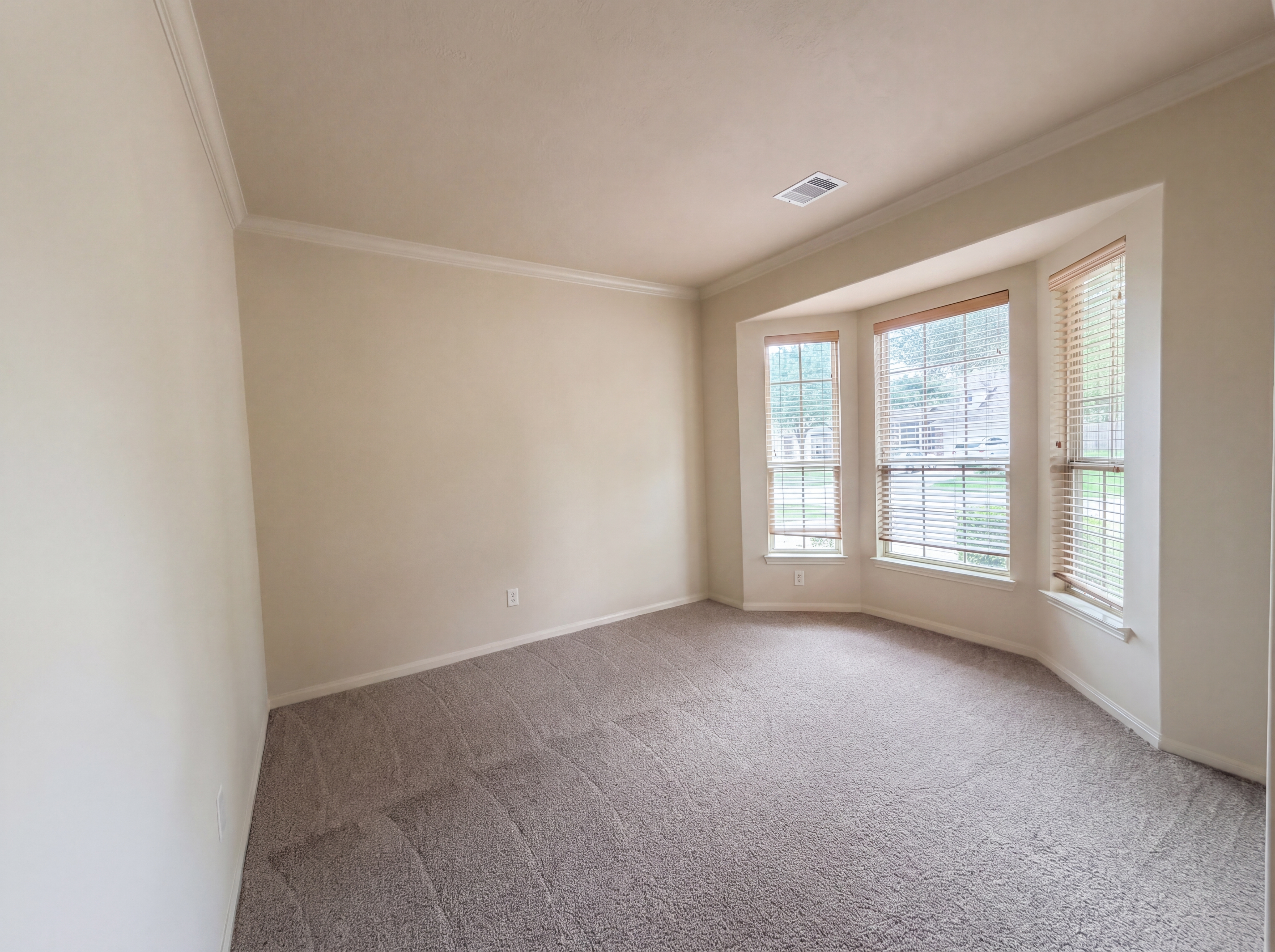 Photo 16 of 25 of 4710 Autumn Pine Ln, Houston, TX