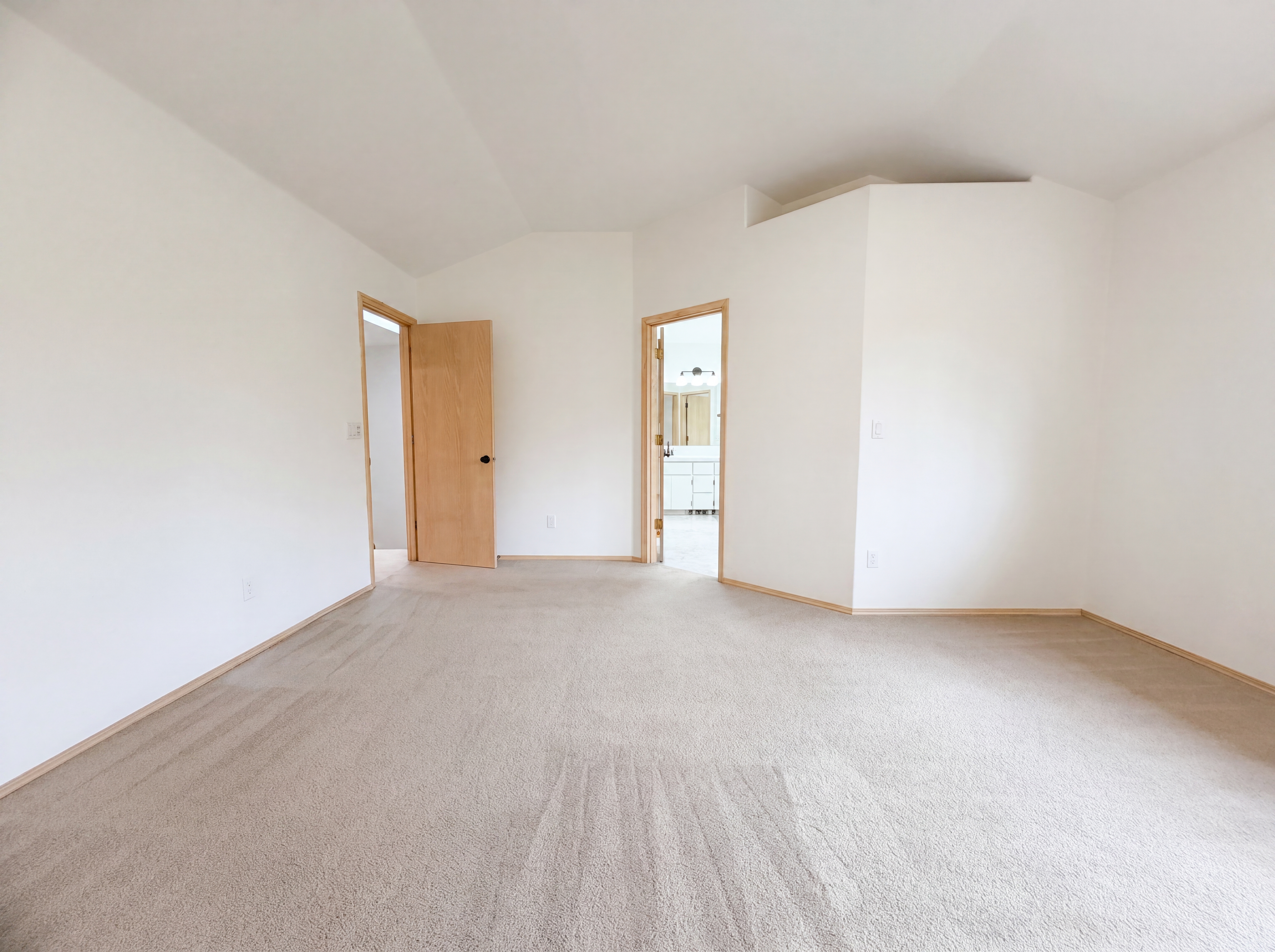 Photo 4 of 26 of 14292 SE Meadows Ln, Clackamas, OR
