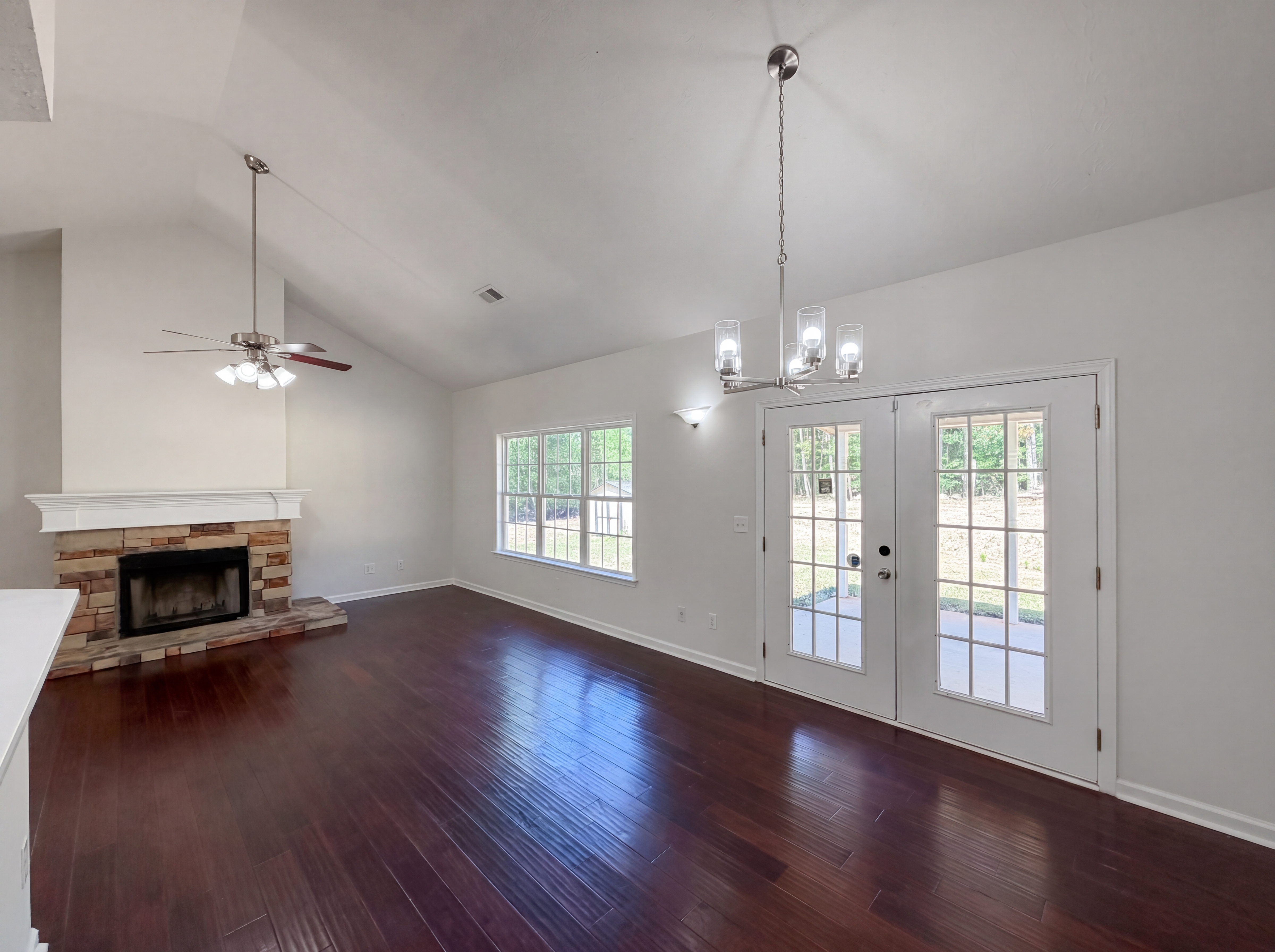 Photo 3 of 26 of 130 White Acres Dr, Stockbridge, GA