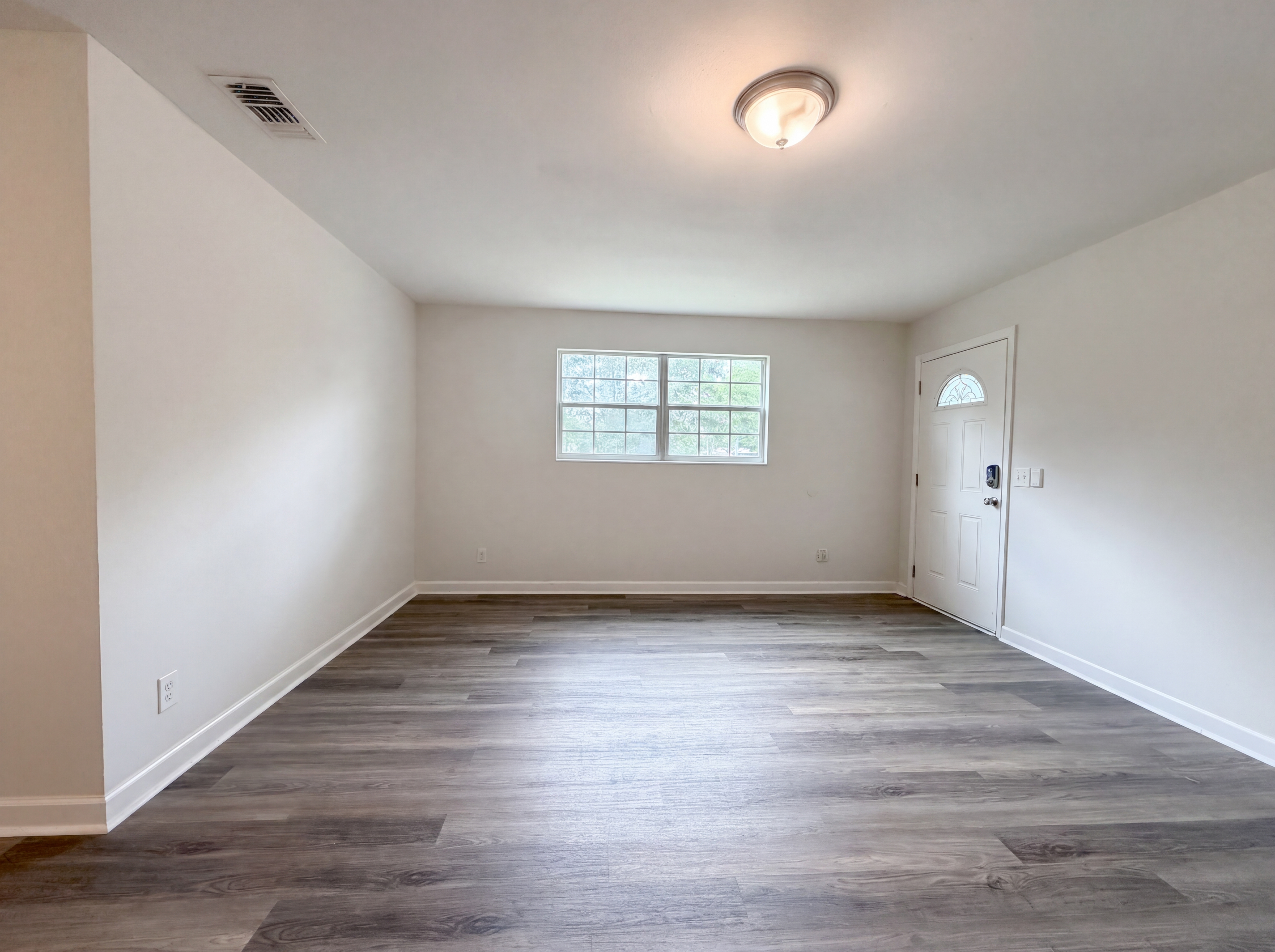 Photo 7 of 19 of 7361 Proxima Rd, Jacksonville, FL
